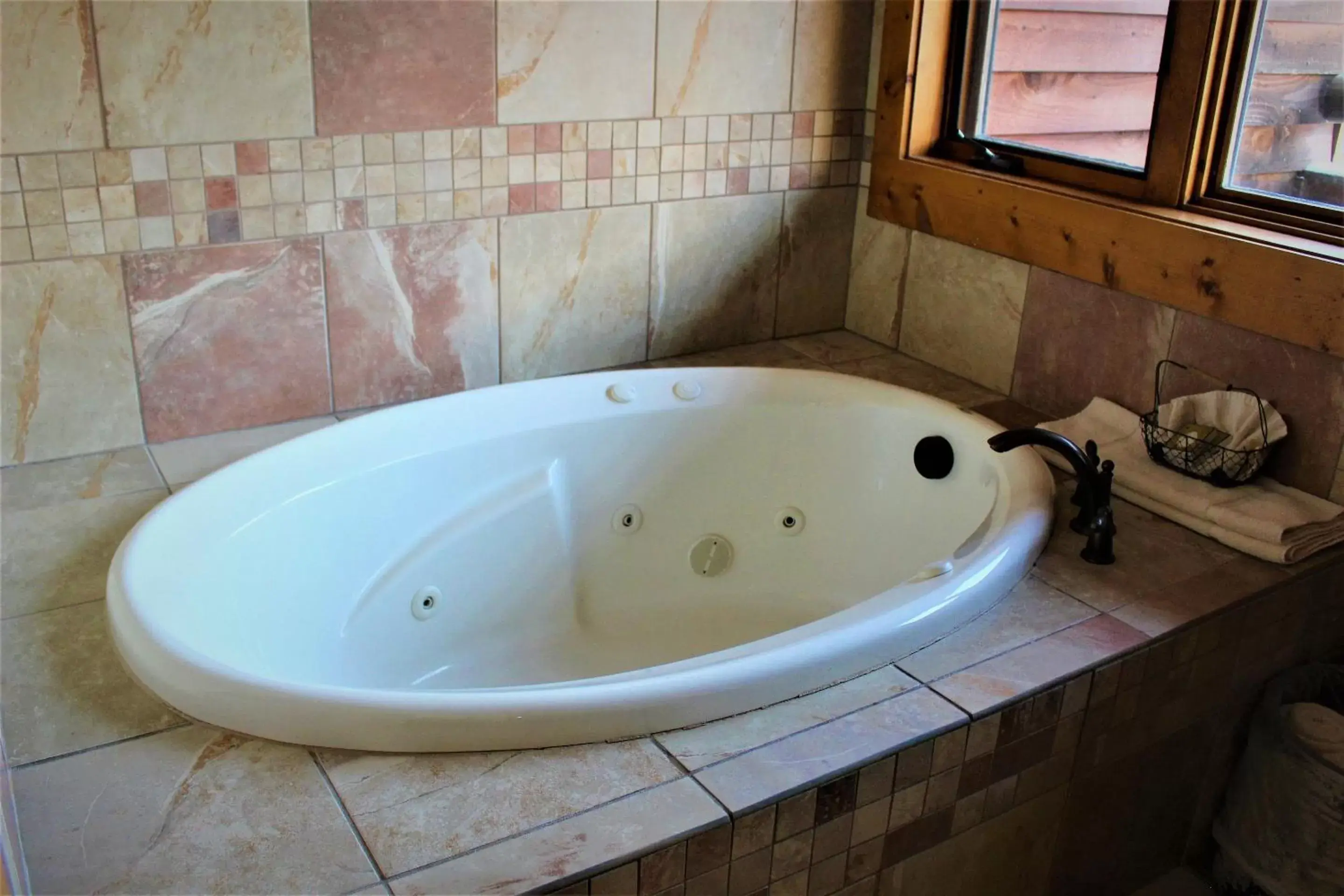 Bathroom in Spearfish Canyon Lodge