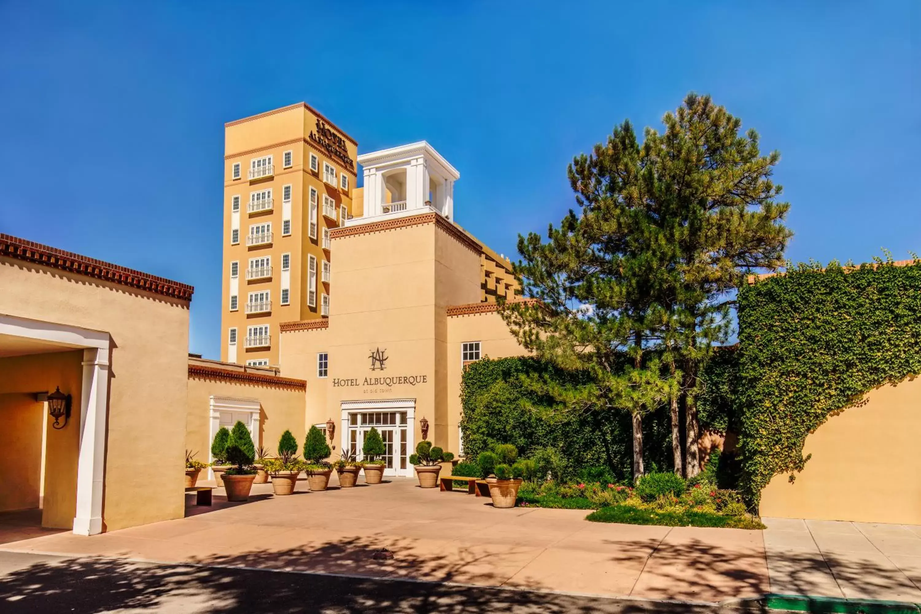 Property Building in Hotel Albuquerque At Old Town