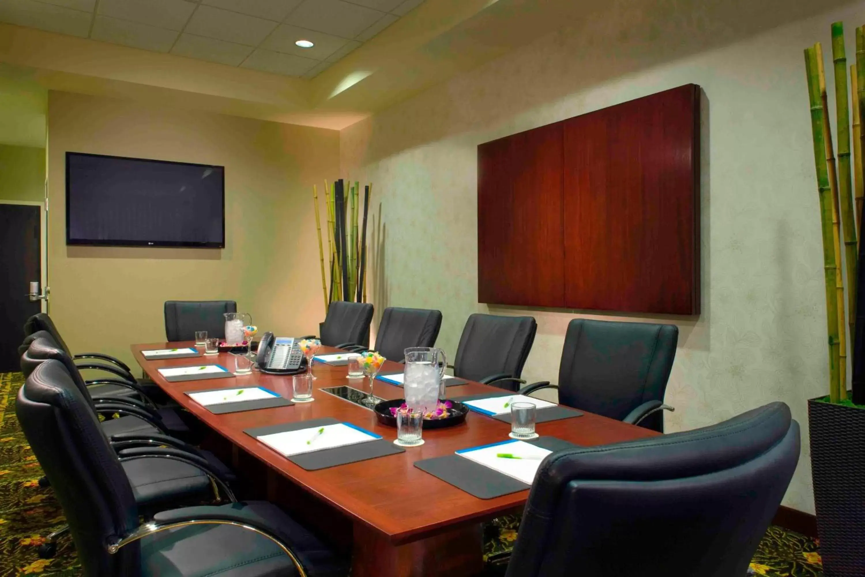 Meeting/conference room in Courtyard by Marriott Maui Kahului Airport