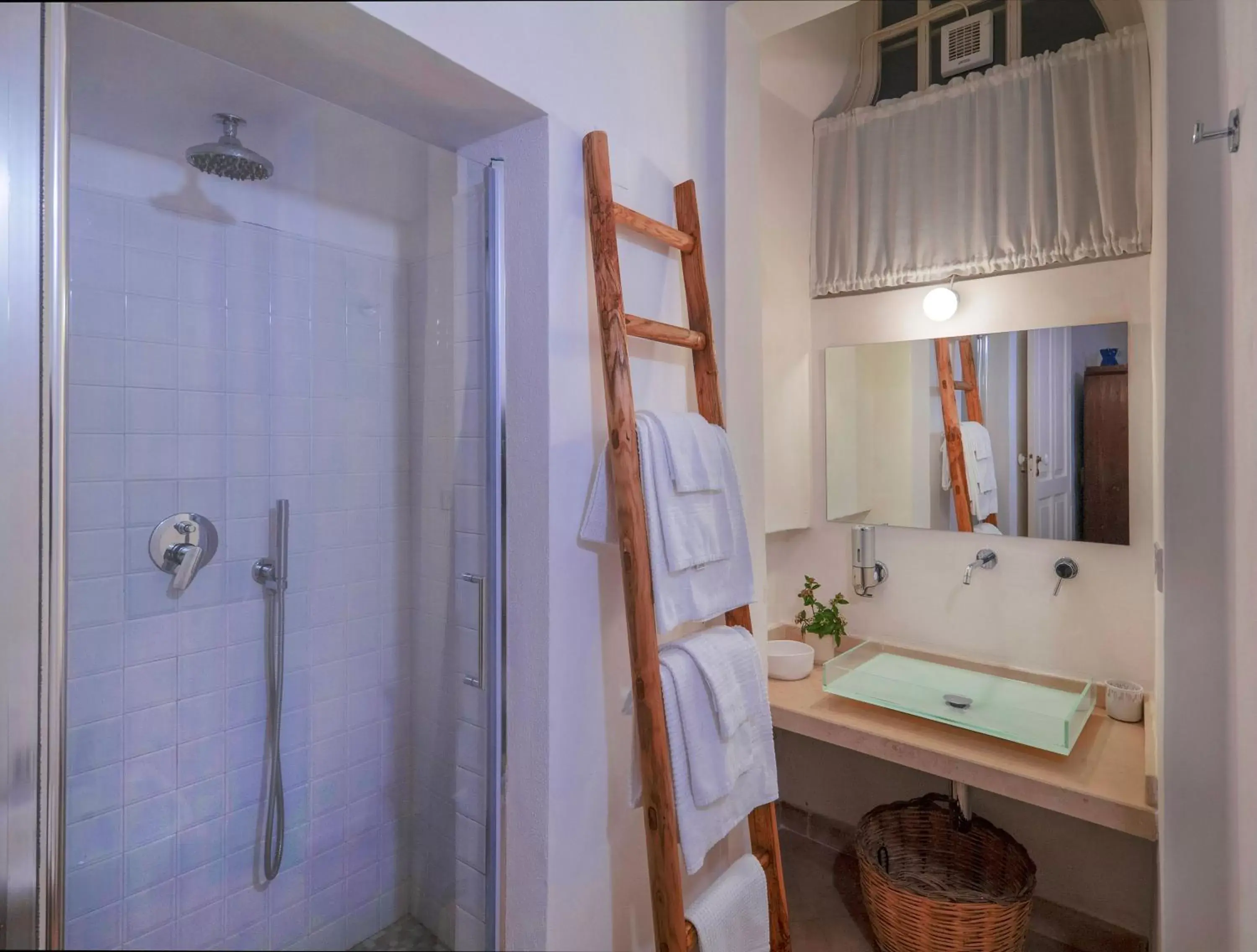 Bathroom in B&B Corte Dei Romiti - Suites & Apartments SIT