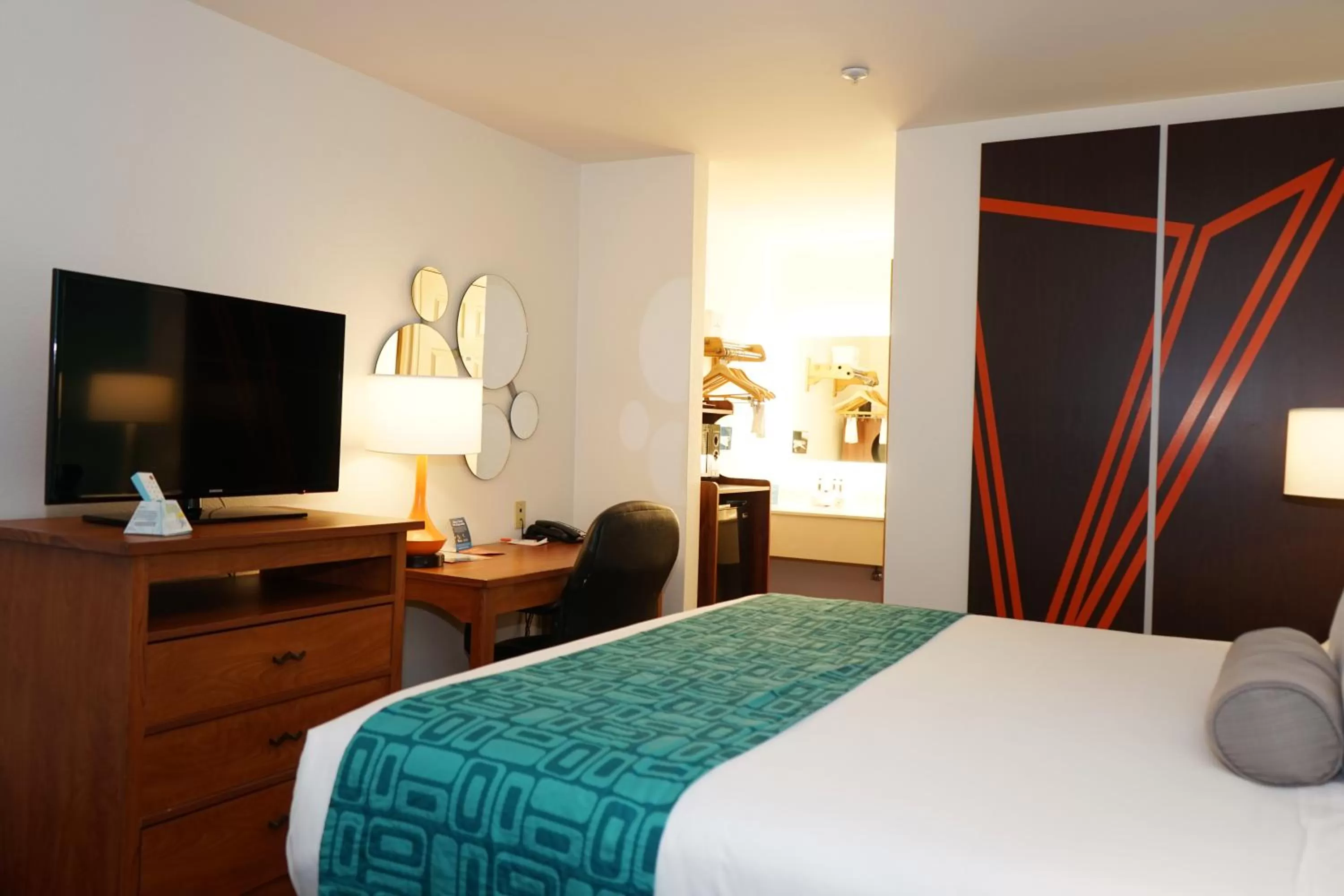 Bed in Howard Johnson by Wyndham Salinas