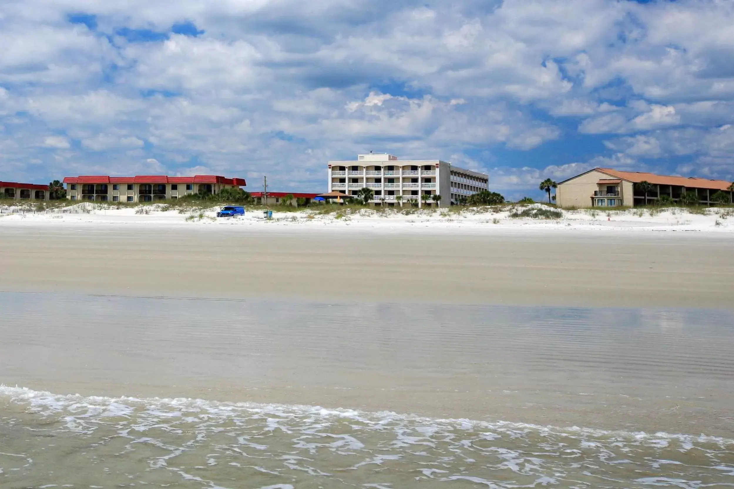 Facade/entrance, Beach in Guy Harvey Resort on Saint Augustine Beach