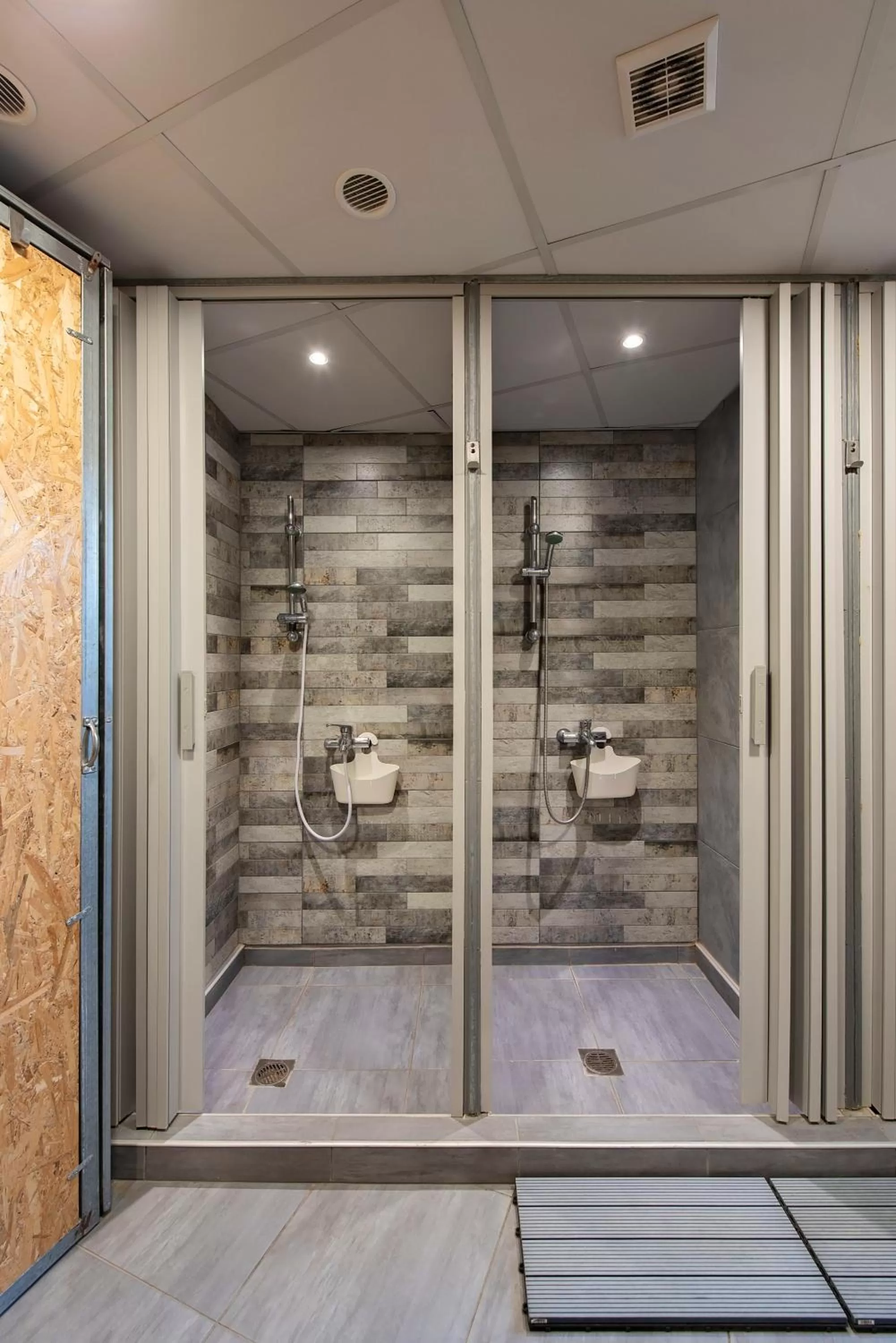 Shower in Bedbox Hostel