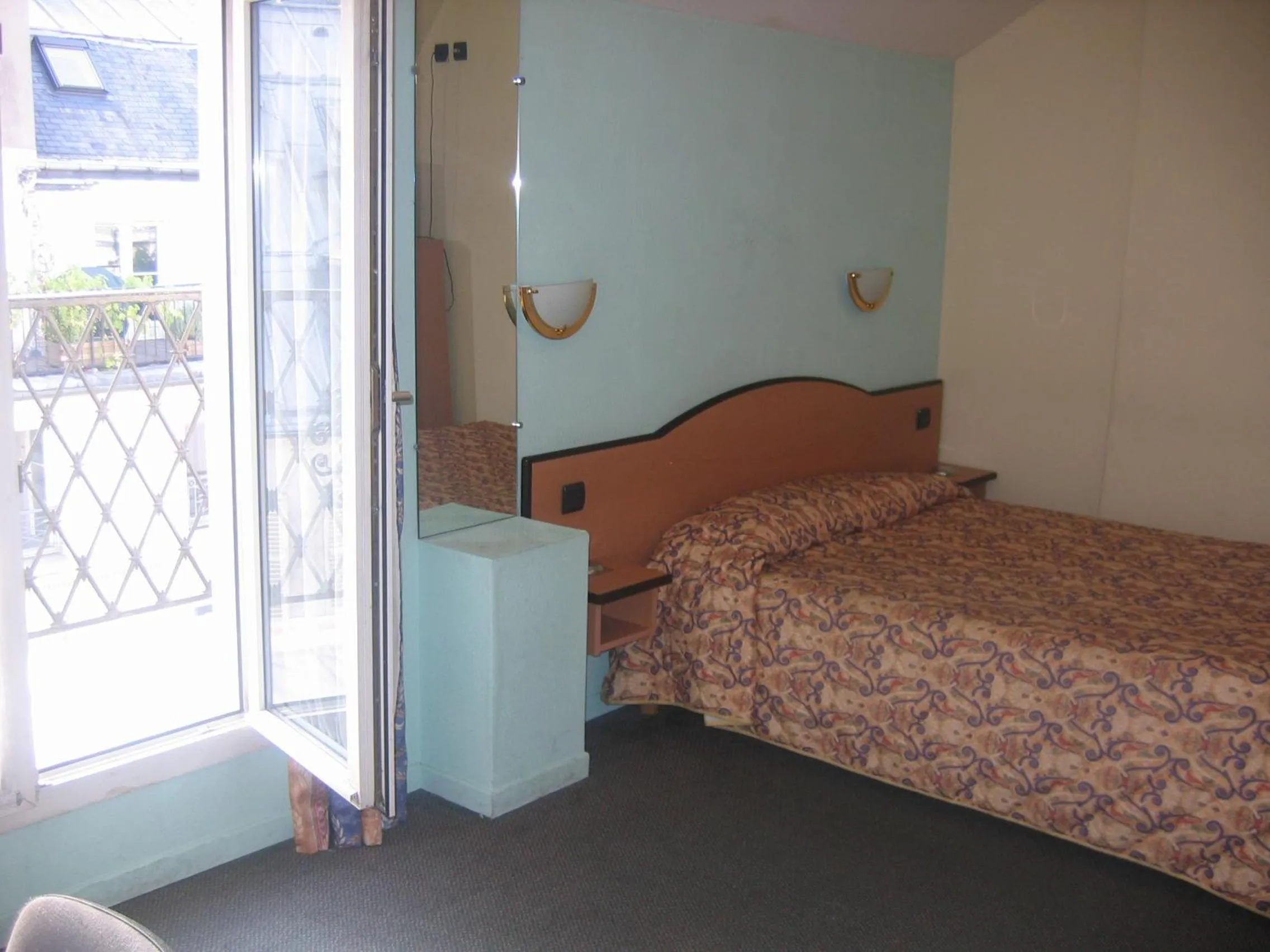 Bed in Hotel Ferney République