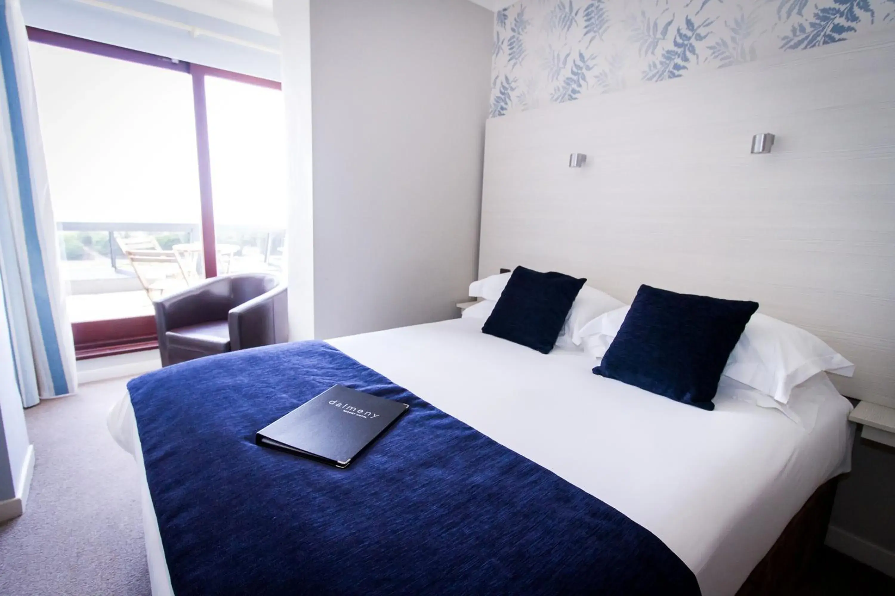 Bedroom, Bed in Dalmeny Resort Hotel