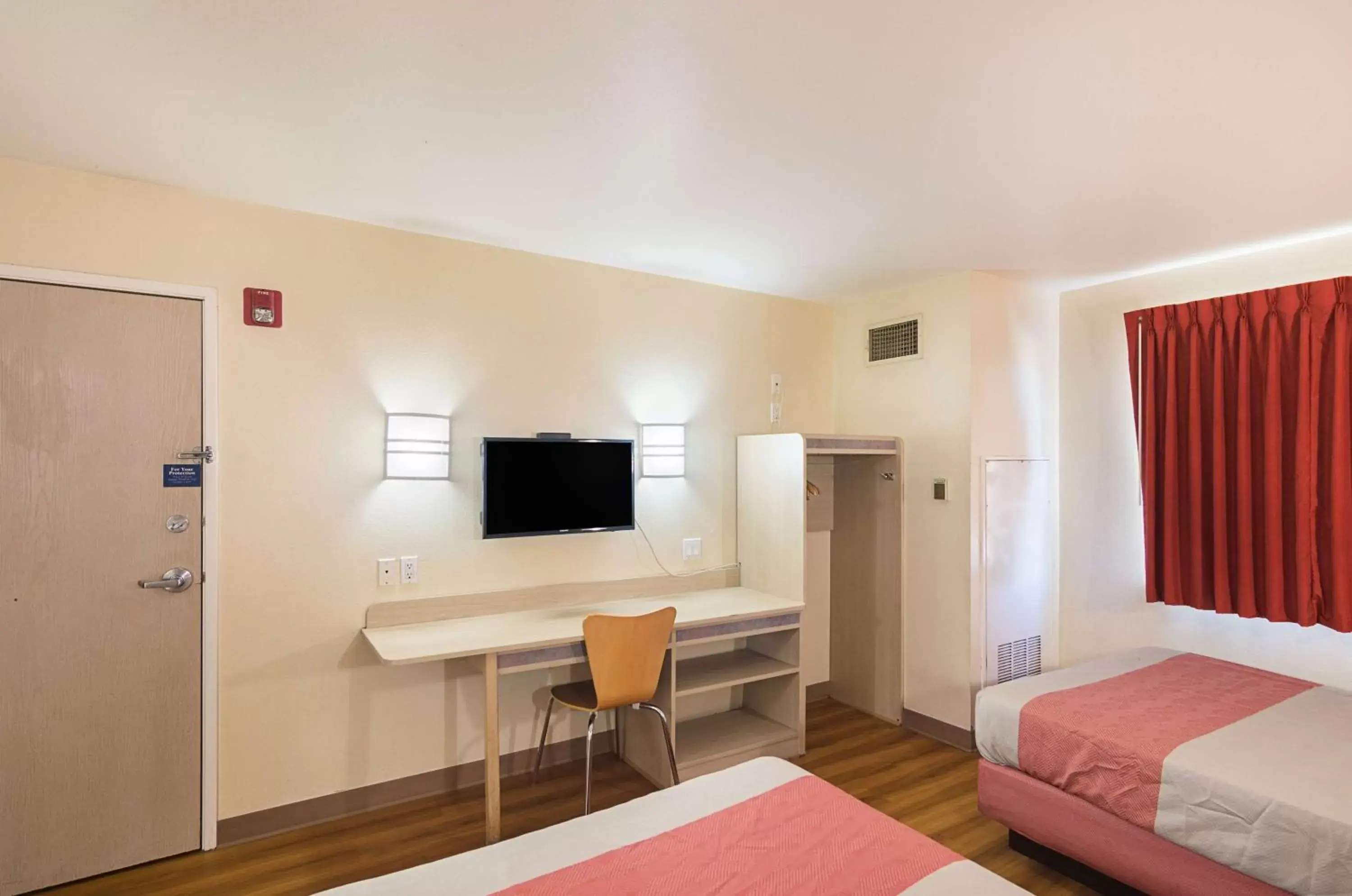 TV and multimedia, Bed in Motel 6-Terrell, TX TV and multimedia, Bed in Motel 6-Terrell, TX