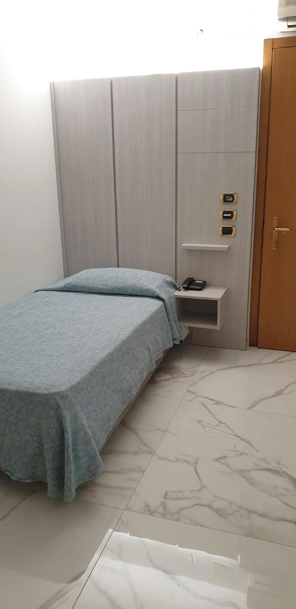 Bed in Columbus Dependance