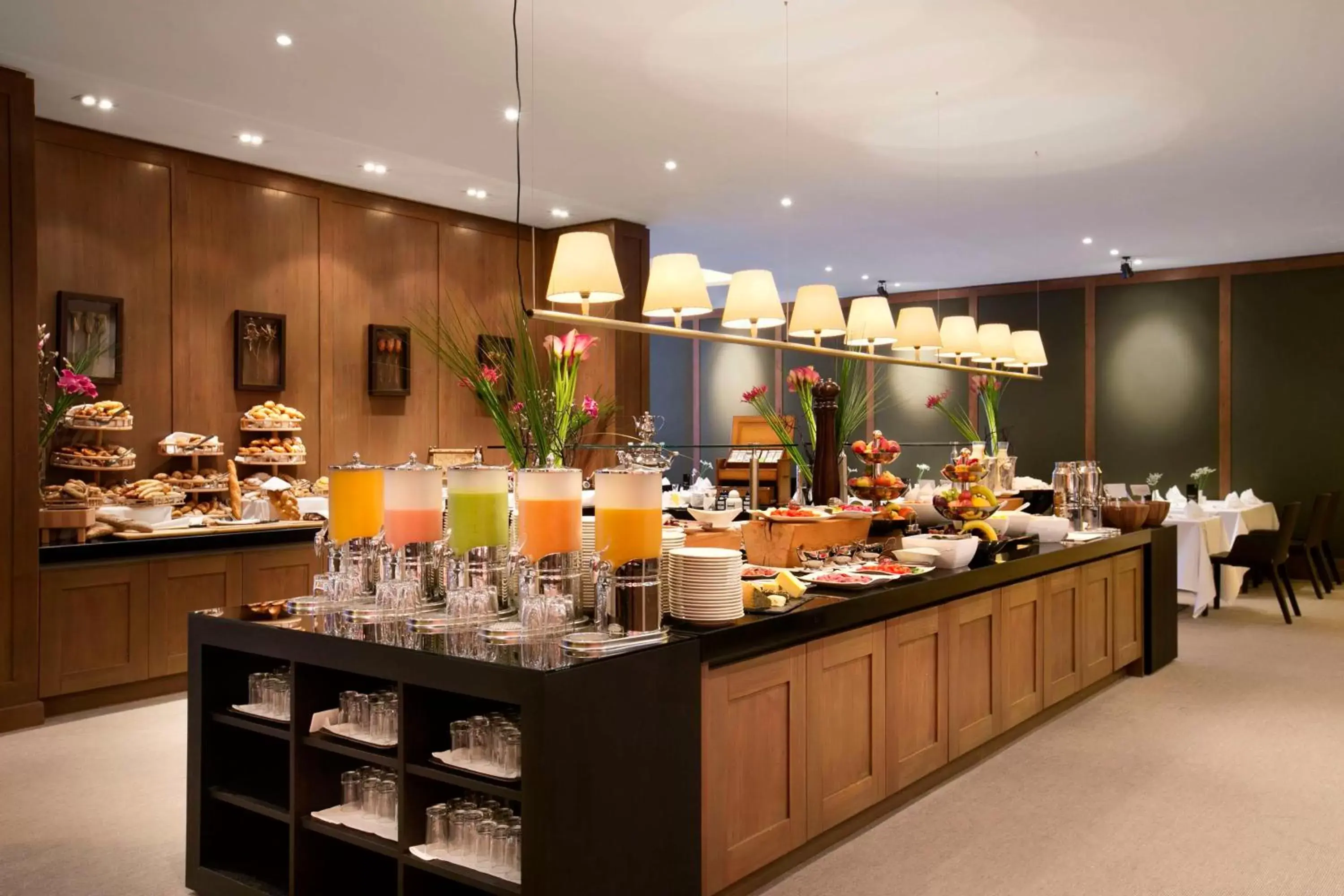 Breakfast, Restaurant/Places to Eat in Kempinski Hotel Das Tirol