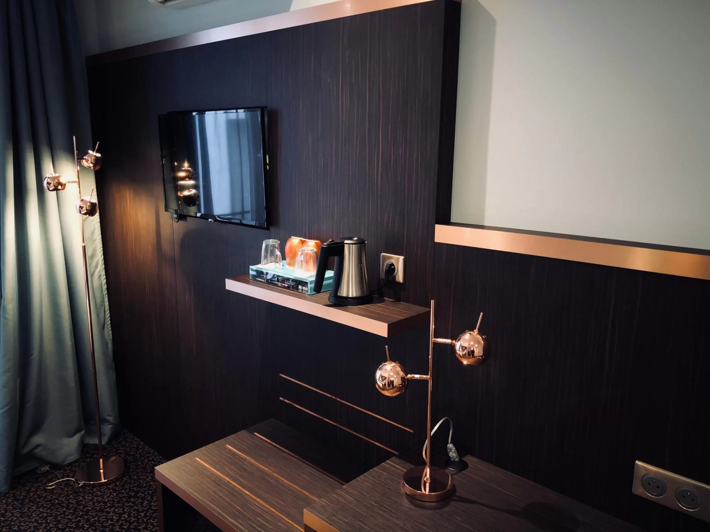 Coffee/tea facilities in Best Western Empire Elysees