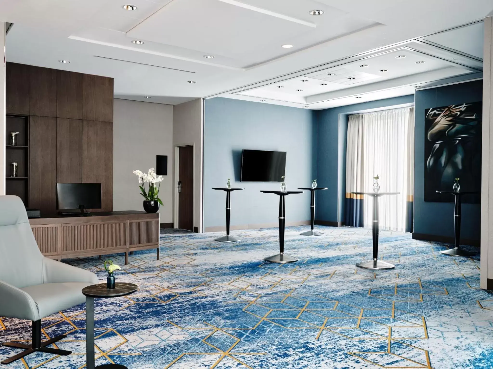 Meeting/conference room, TV/Entertainment Center in InterContinental Warszawa, an IHG Hotel