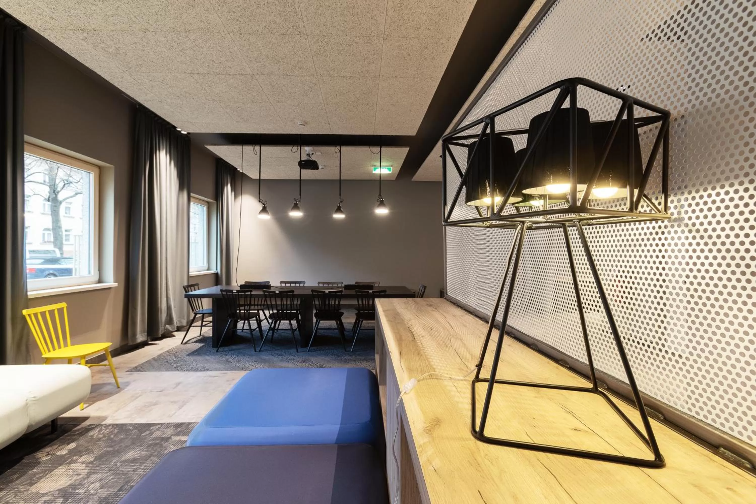 Lounge or bar in a&o Berlin Hauptbahnhof