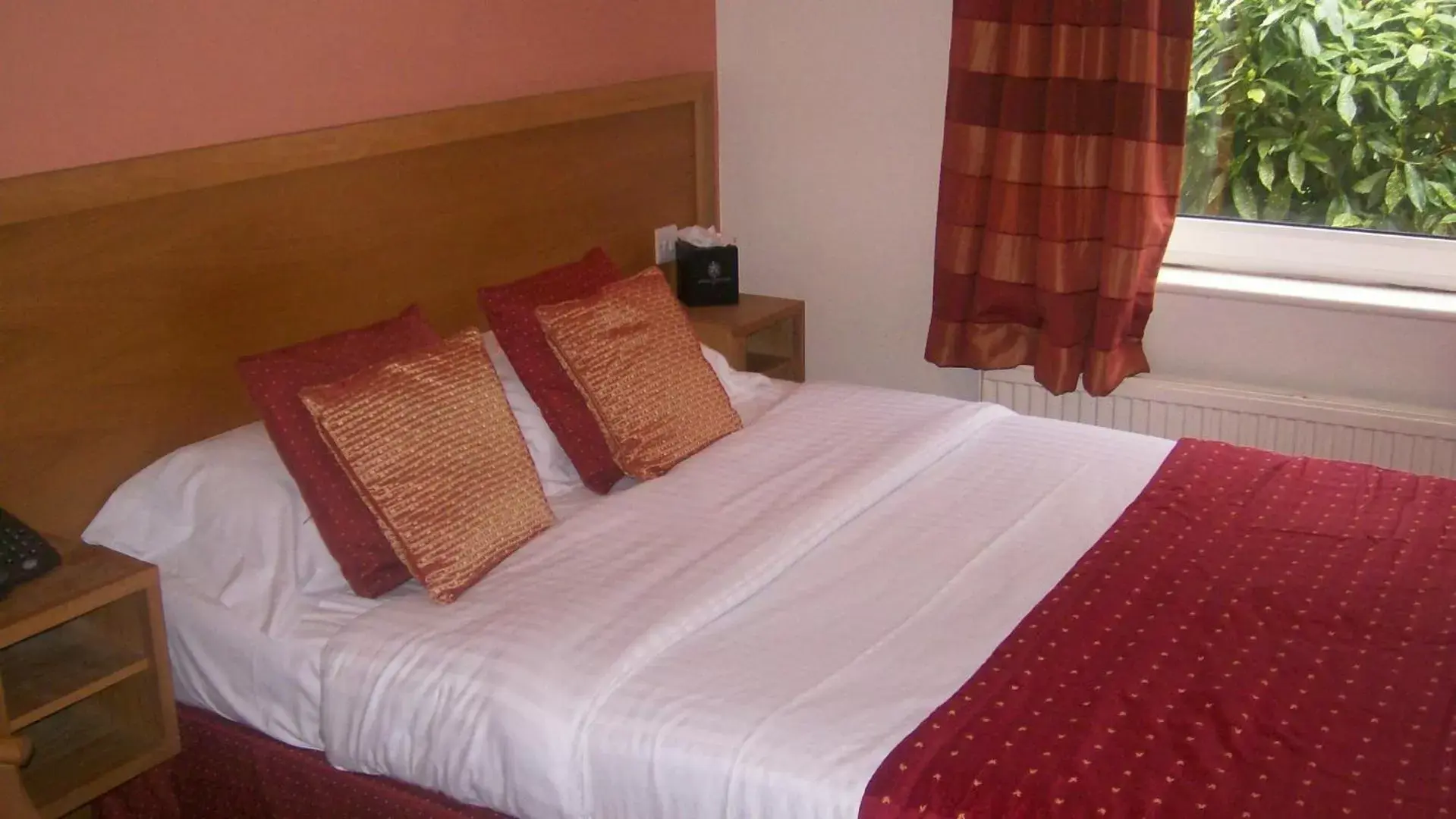 Bed in Woodlands Hotel
