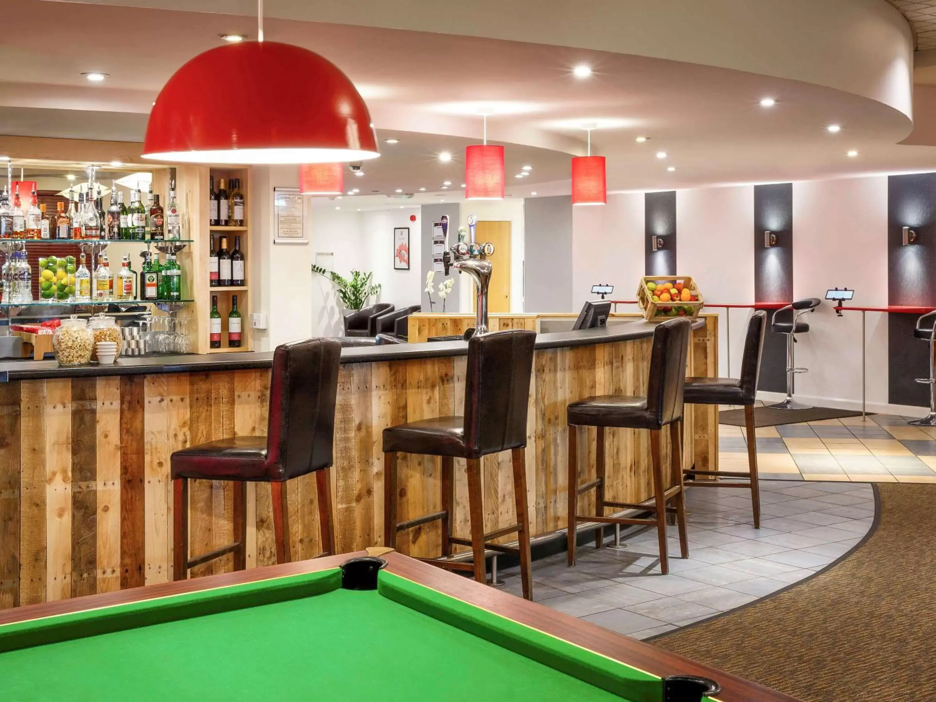 Restaurant/places to eat, Billiards in ibis Lincoln
