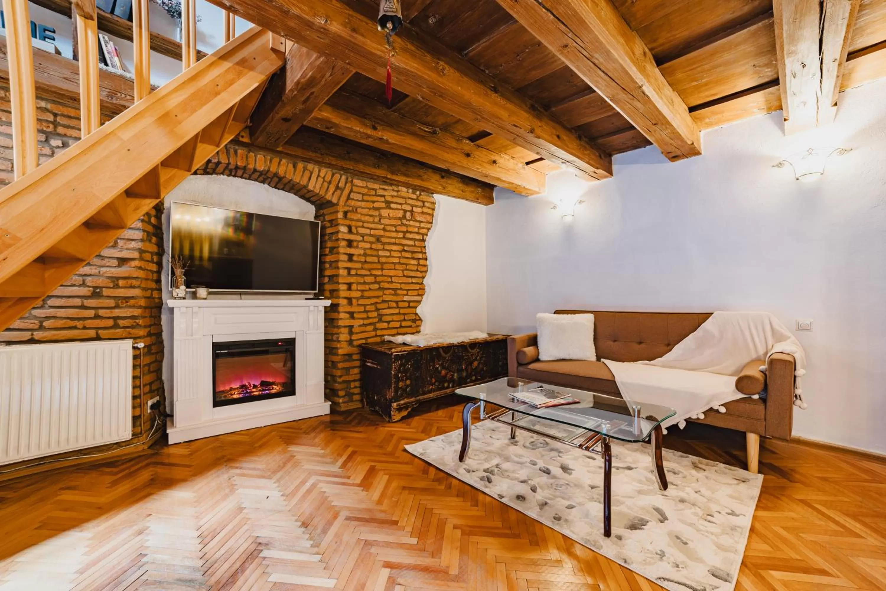 TV and multimedia in ALBERT RESIDENCE Brasov with complimentary parking and 10 percent Food and Drinks