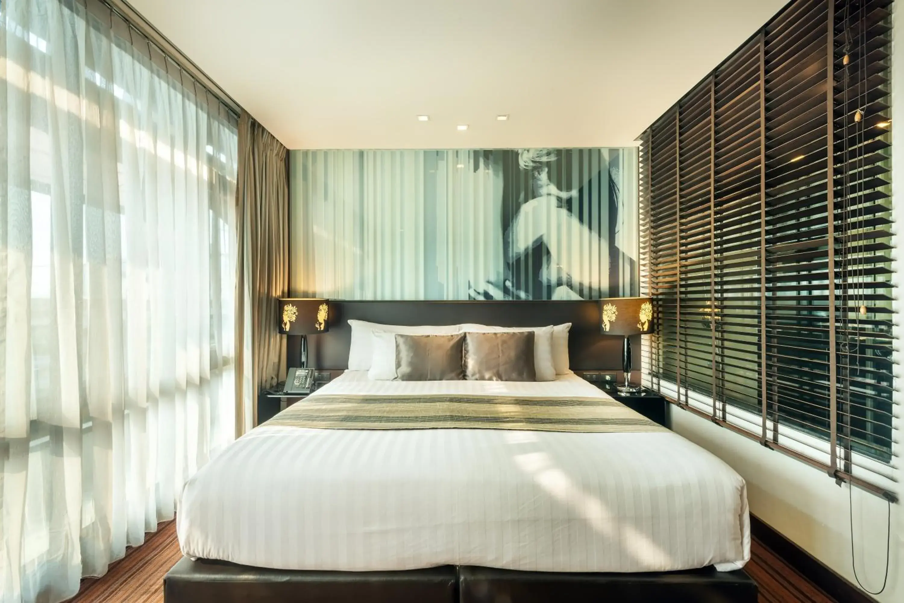 Bed in M2 de Bangkok Hotel (SHA Plus)