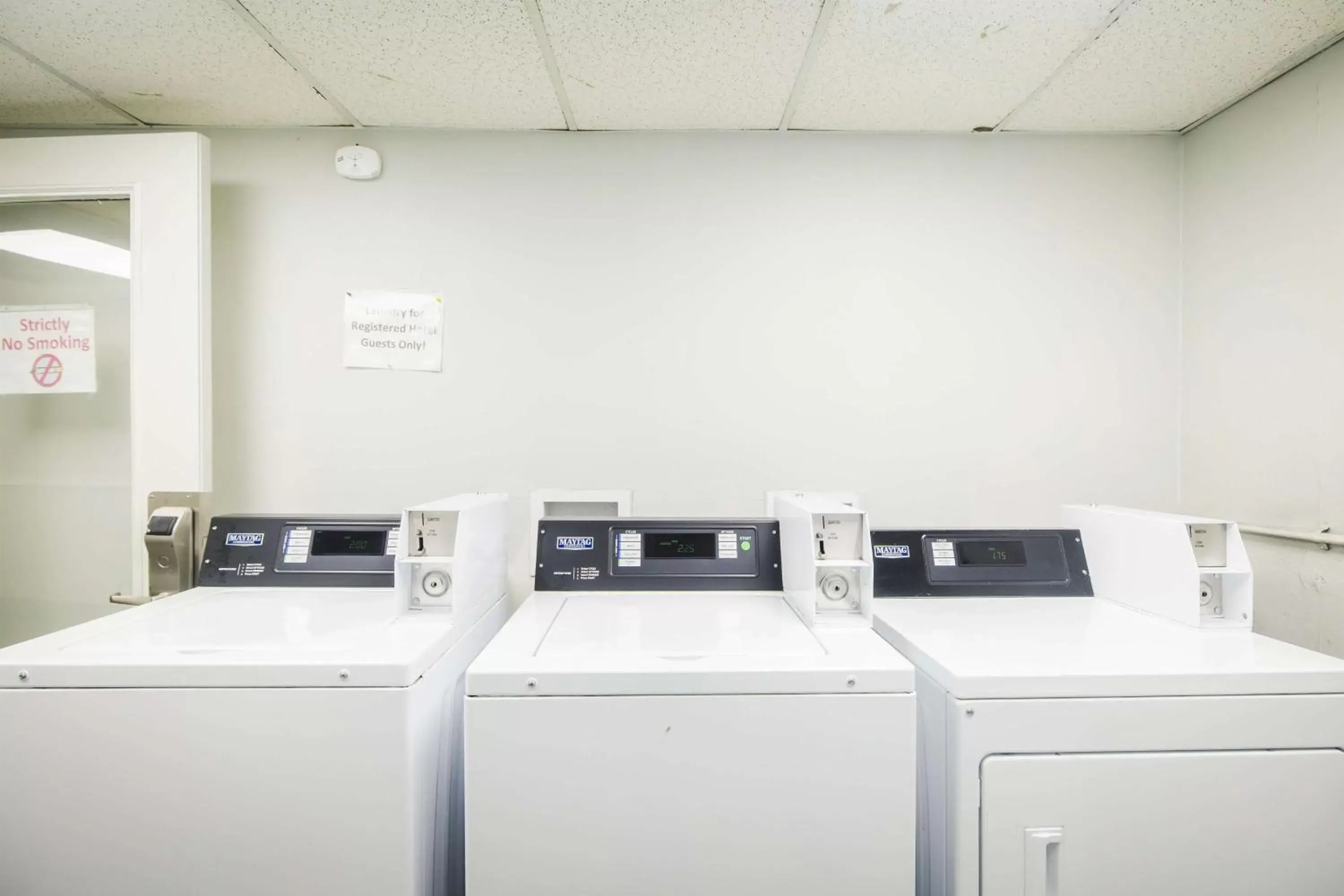 laundry in Studio 6 Channelview TX Baytown West