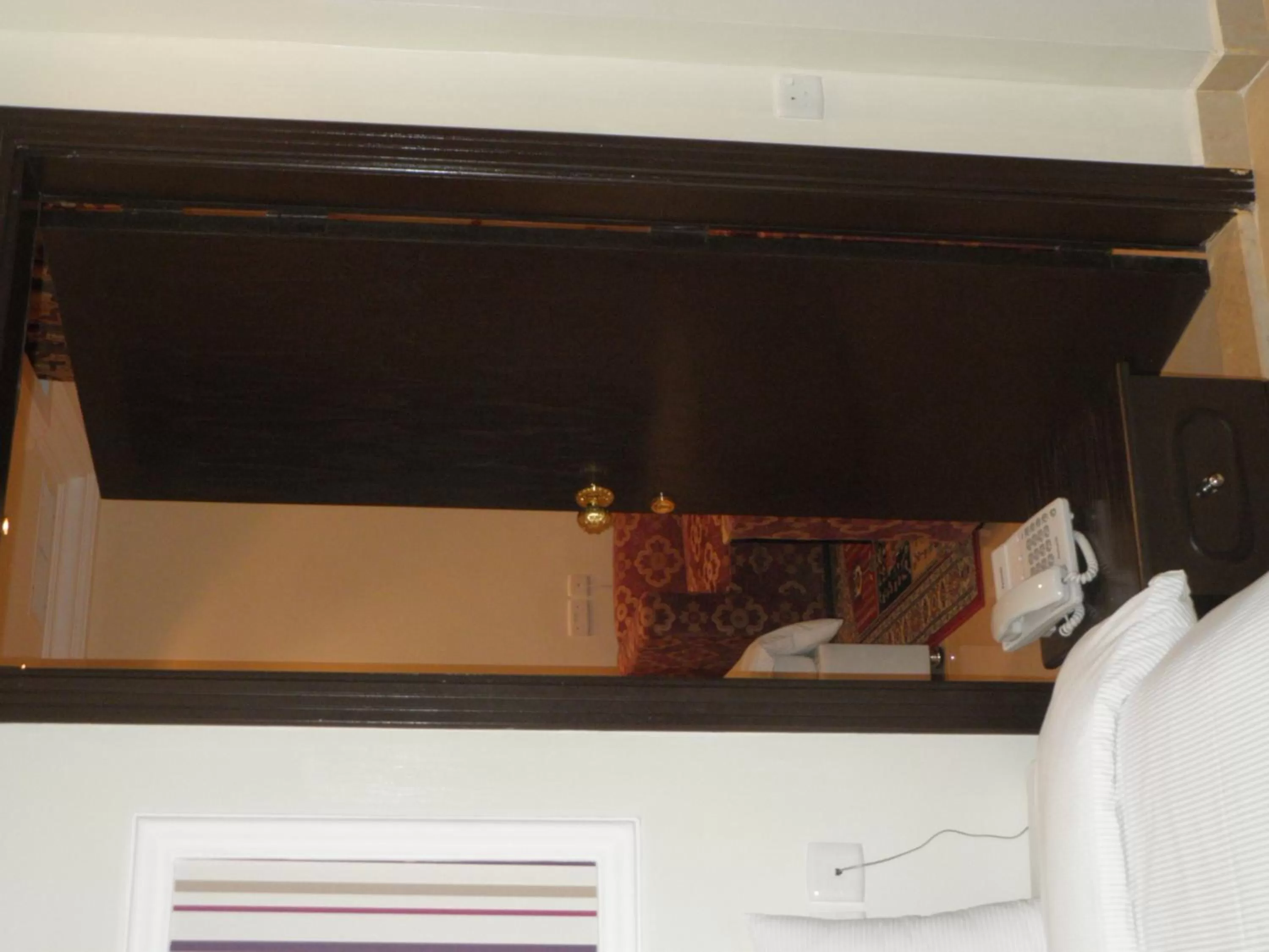 Living room, Bed in Marina Royal Hotel Suites