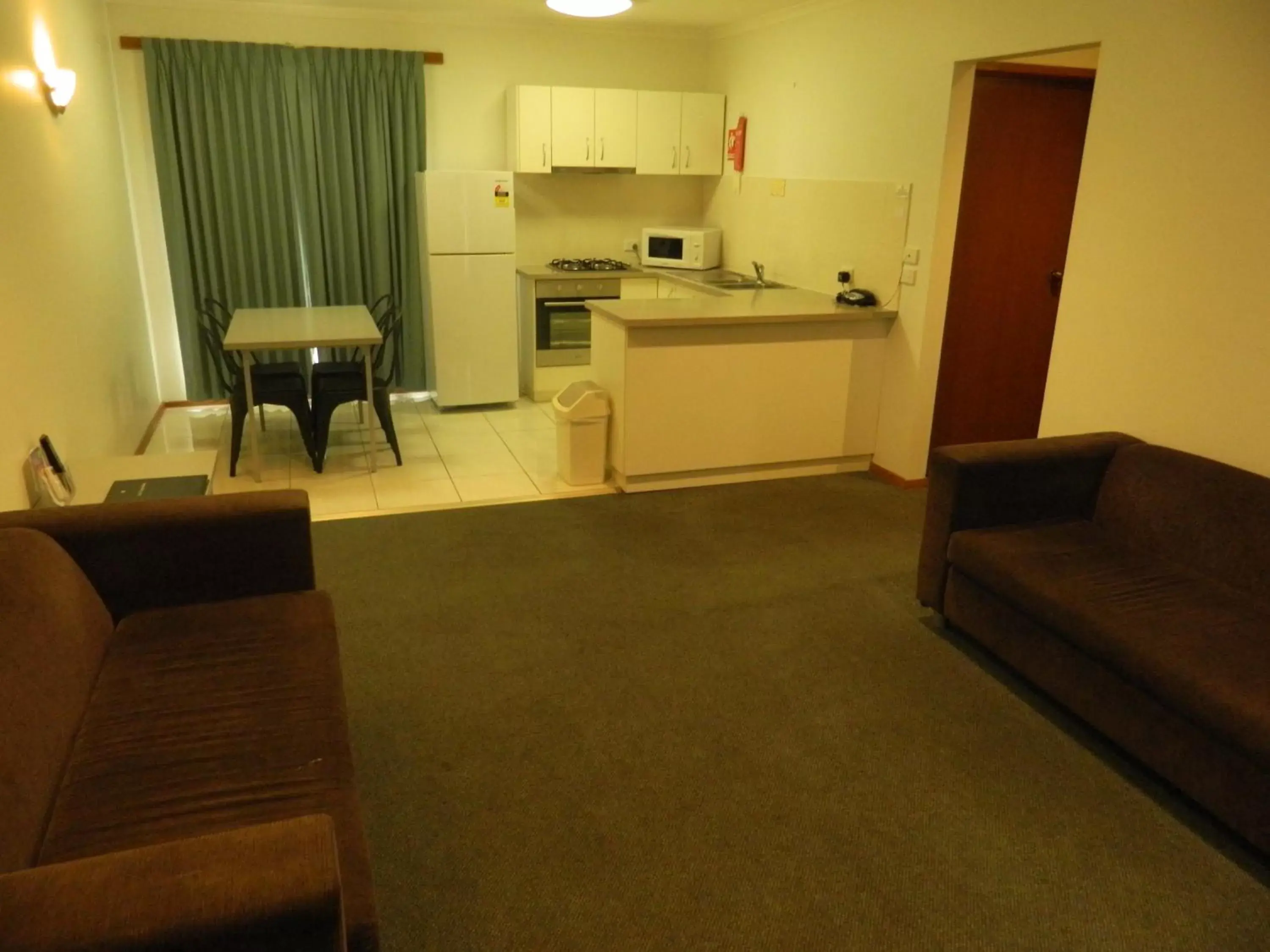 Kitchen or kitchenette, Kitchen/Kitchenette in Werribee Motel and Apartments