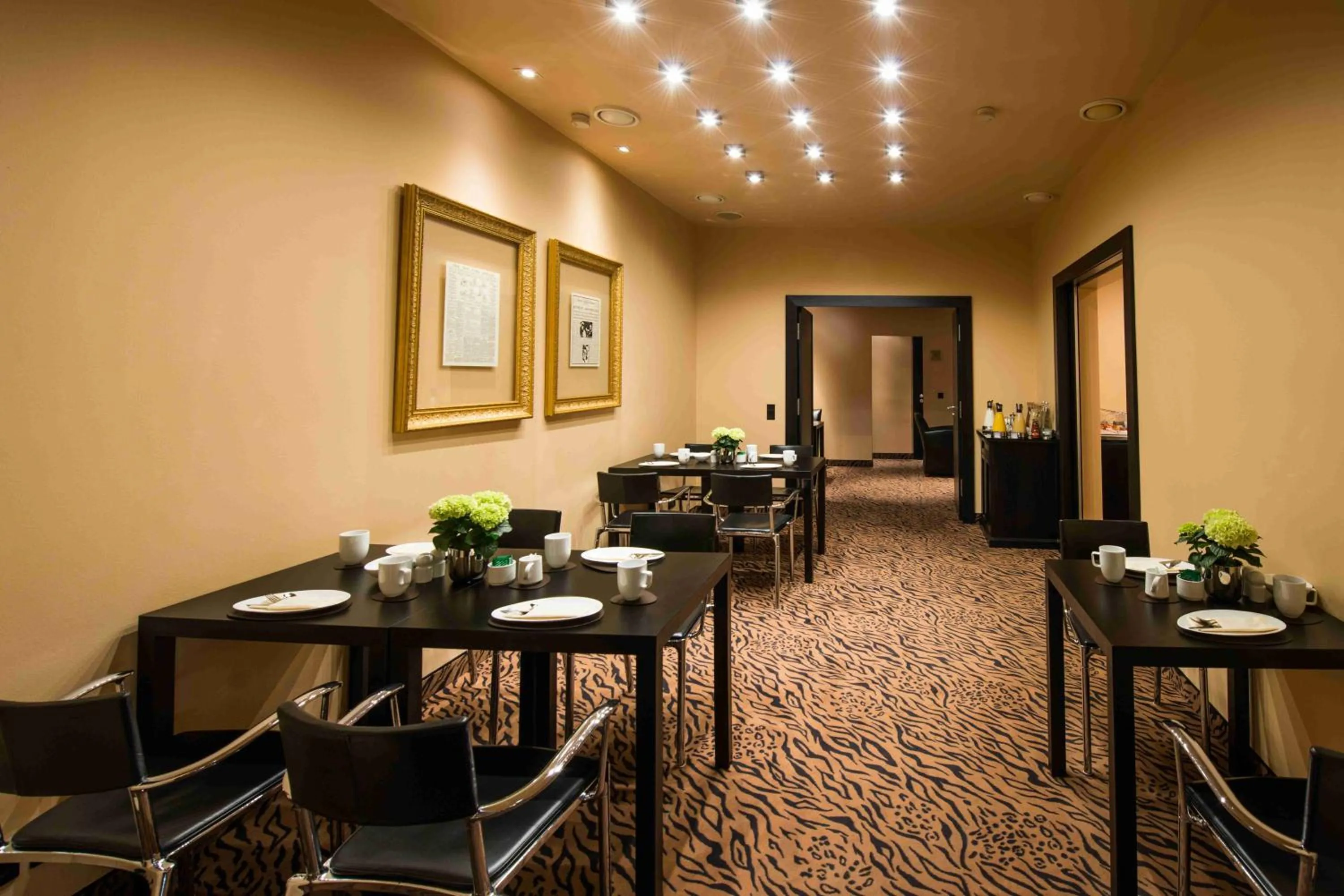 Restaurant/places to eat in Hotel Concorde