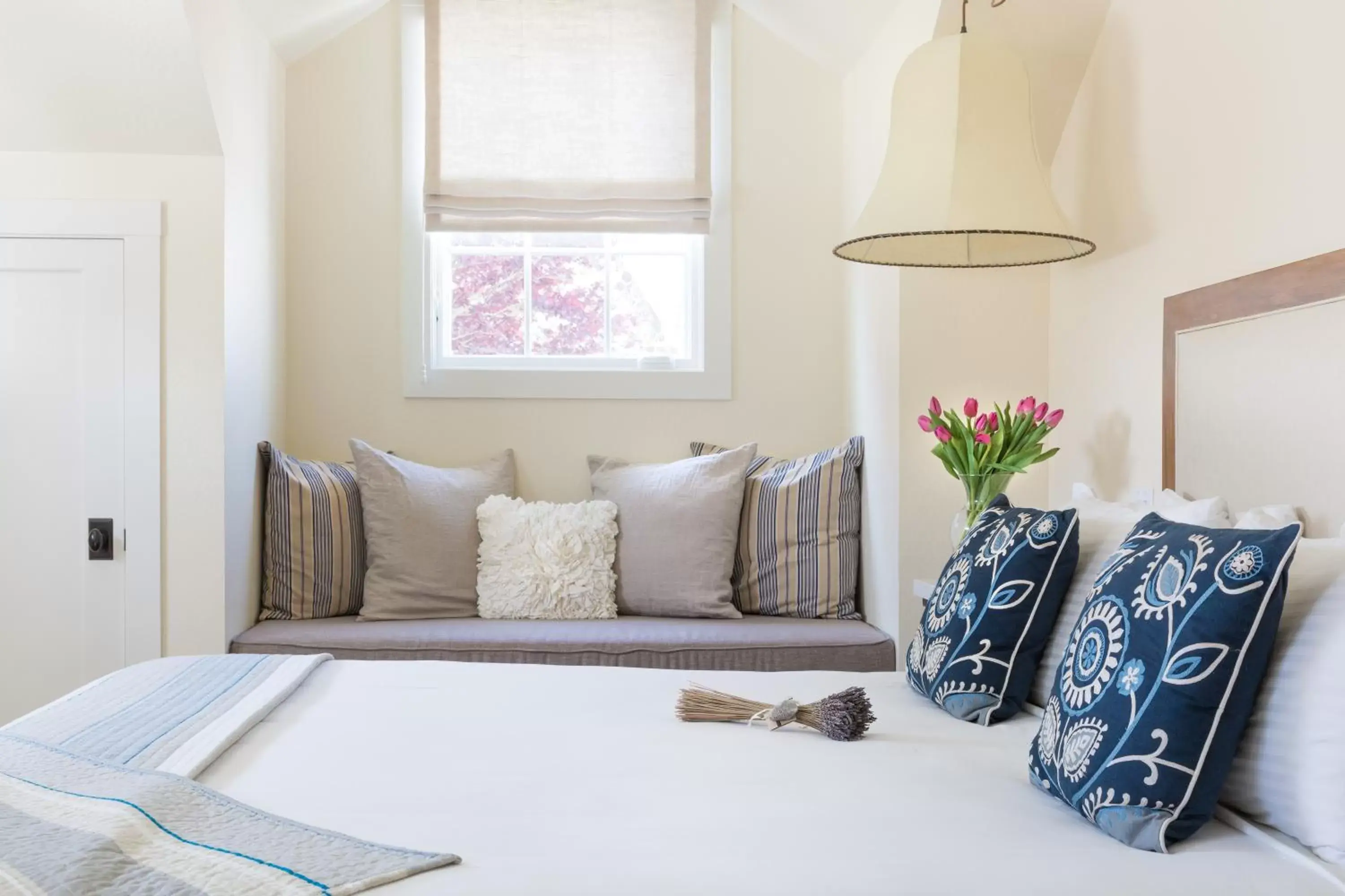 Photo of the whole room, Bed in Lavender, A Four Sisters Inn