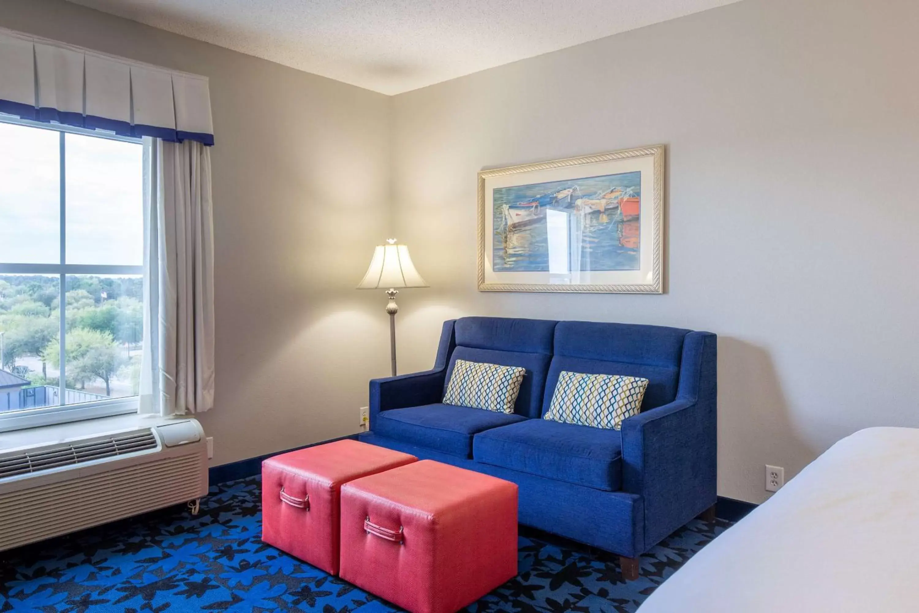 Living room, Seating Area in Hampton Inn & Suites Jacksonville Deerwood Park