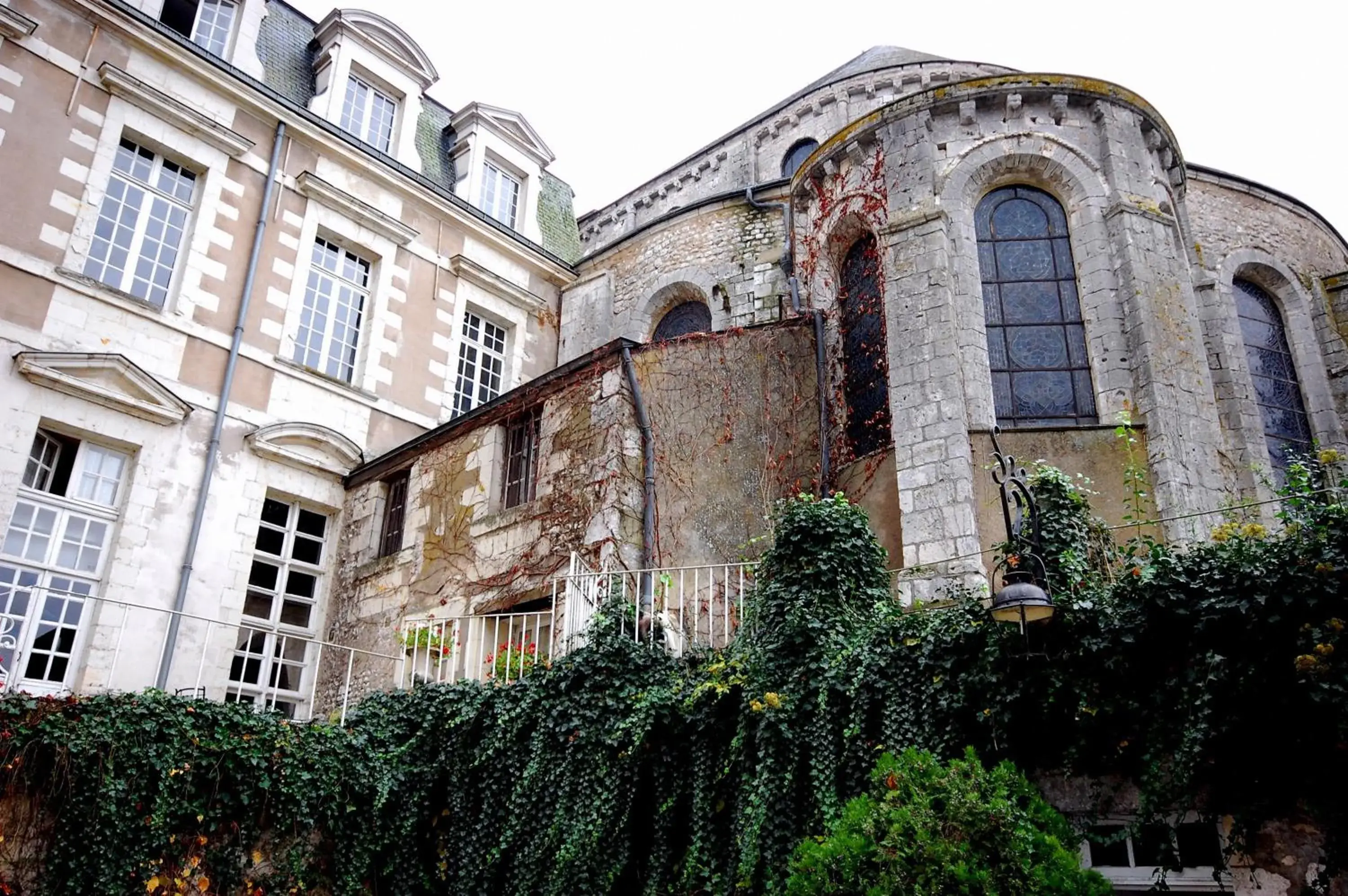 Facade/entrance, Property Building in Grand Hôtel de l'Abbaye