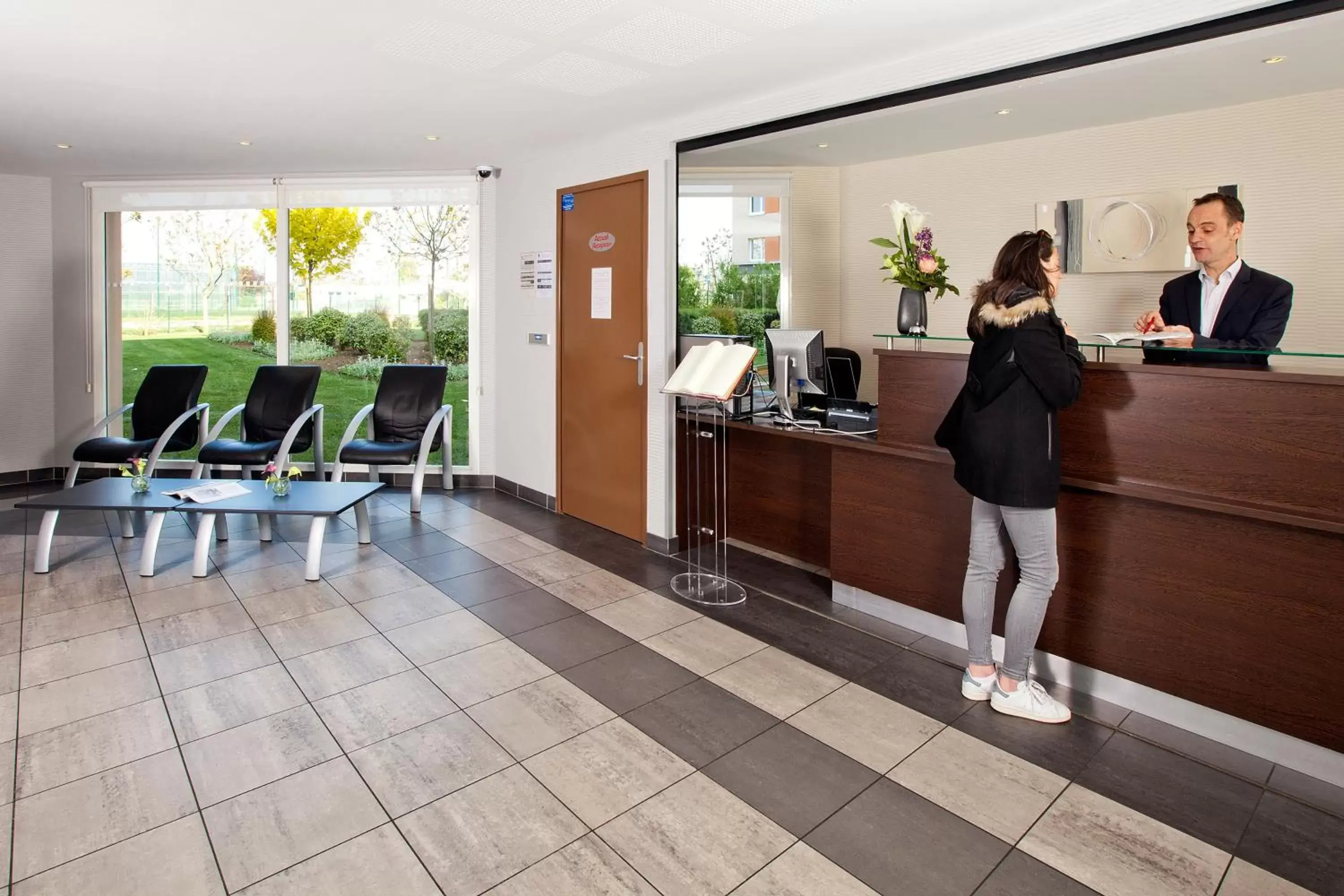 Lobby or reception in Séjours & Affaires Caen Le Clos Beaumois