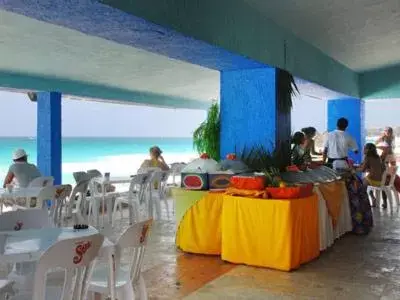 Restaurant/Places to Eat in Apartment Ocean Front Cancun