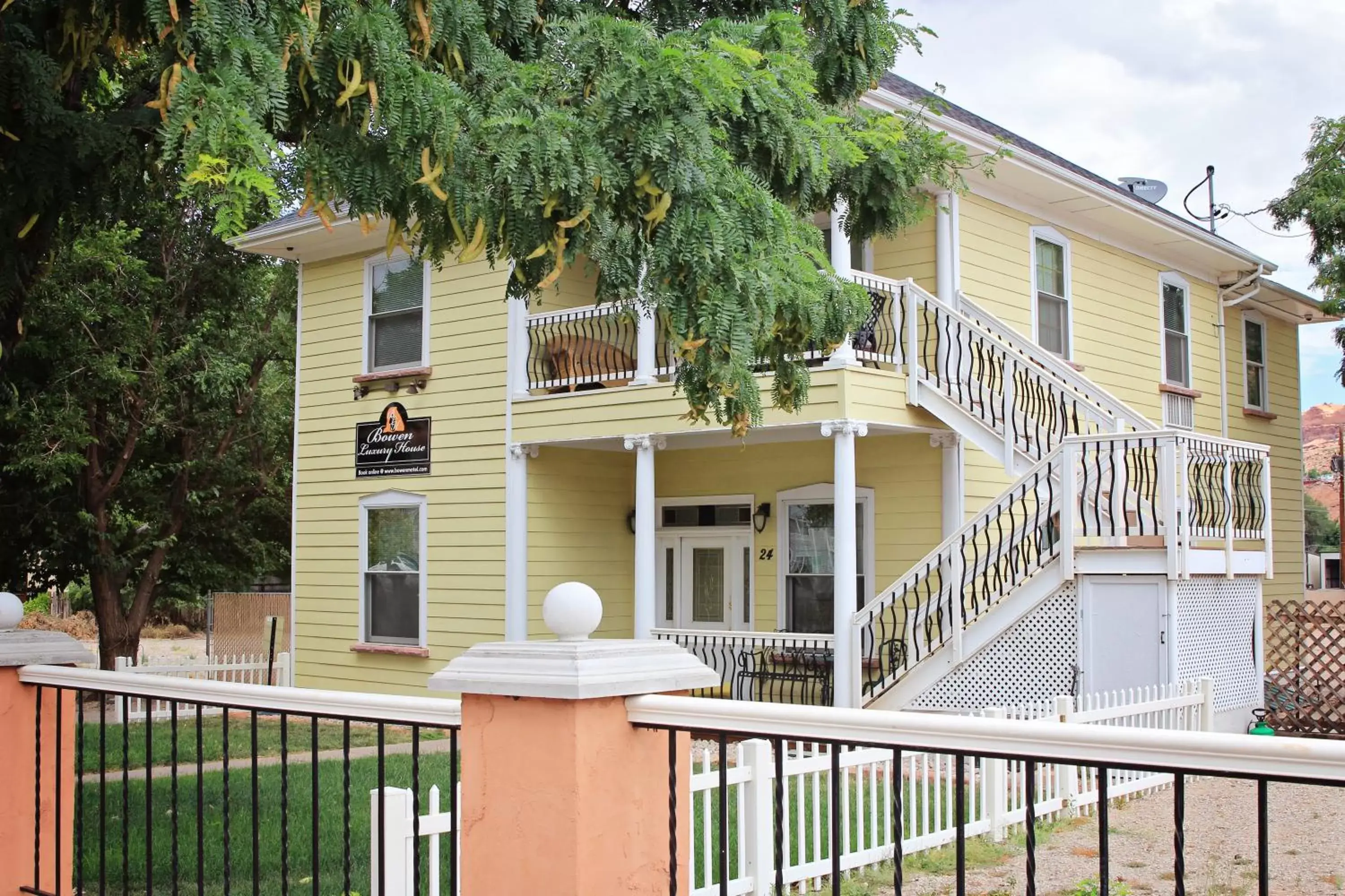 Property building in Bowen Motel Property building in Bowen Motel