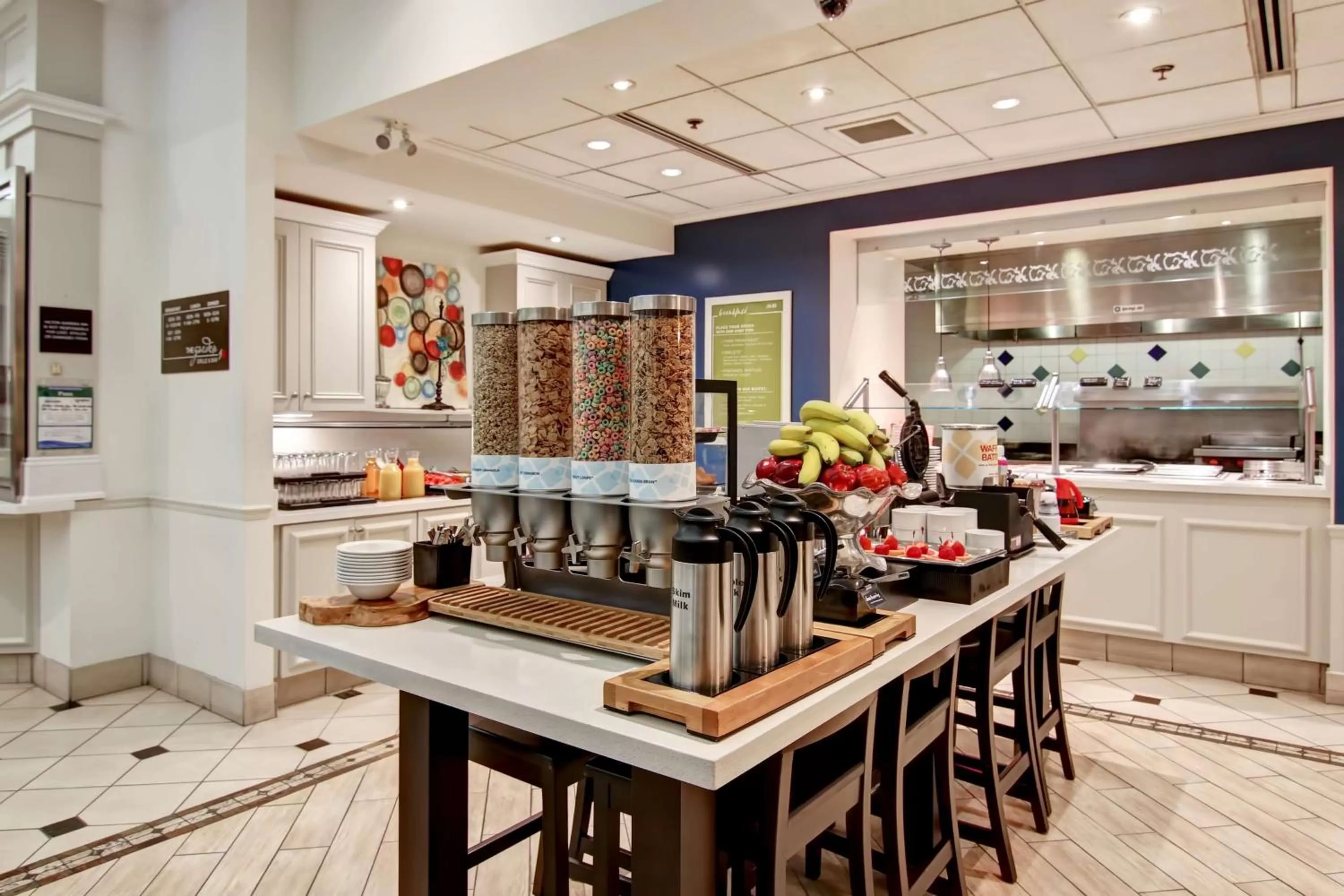 Dining area in Hilton Garden Inn Toronto/Mississauga