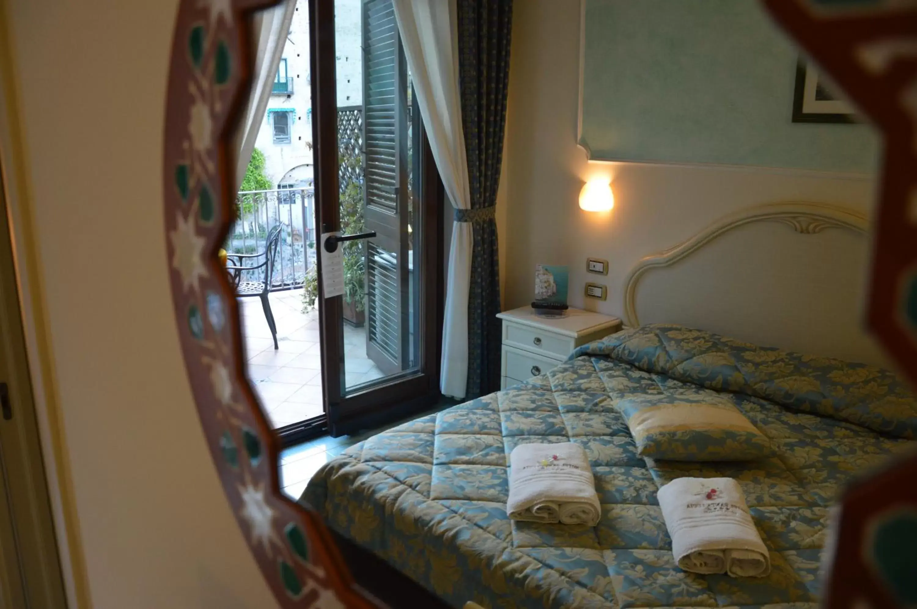 Balcony/Terrace, Bed in Hotel Santa Lucia