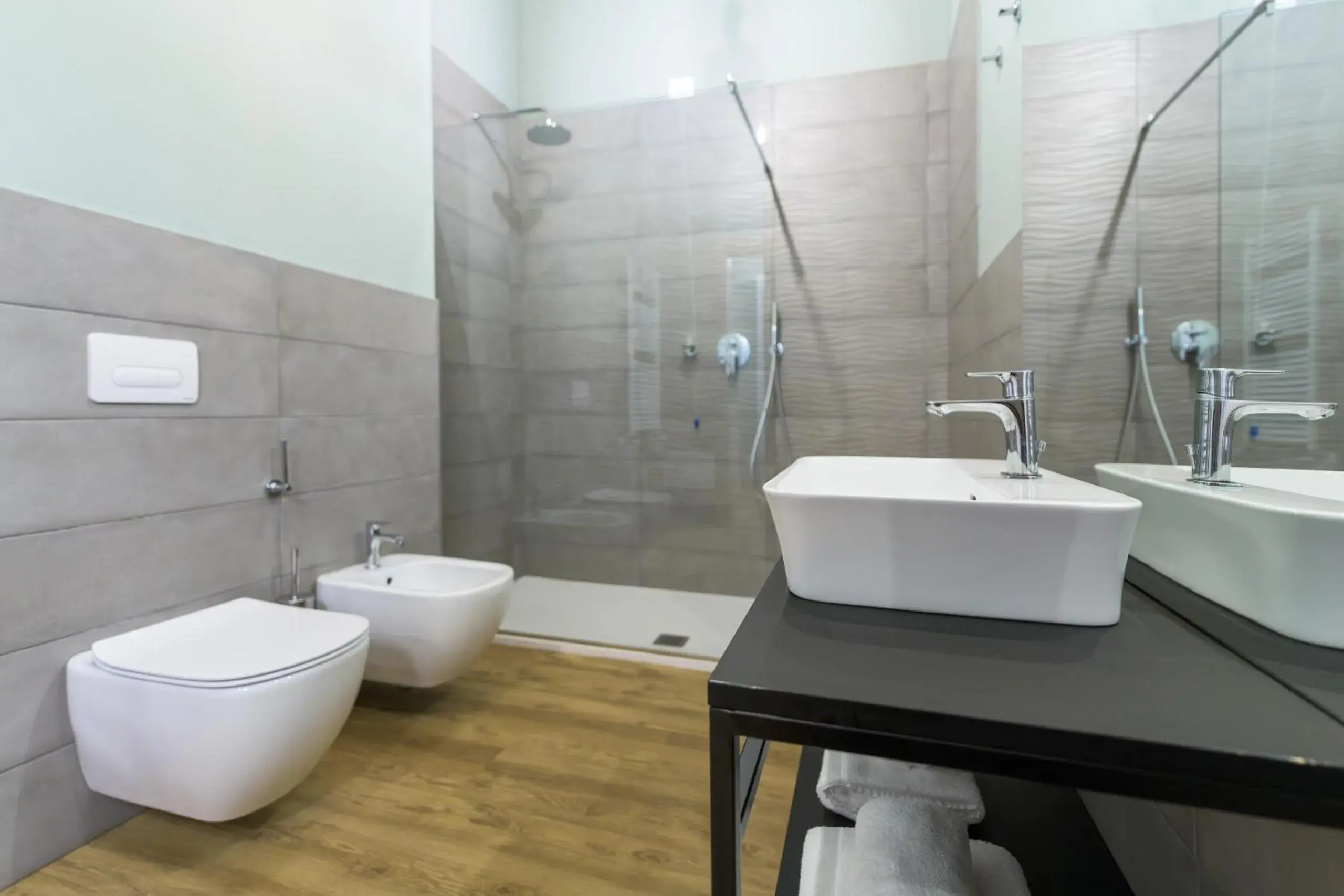 Shower, Bathroom in Regina del Garda Suite