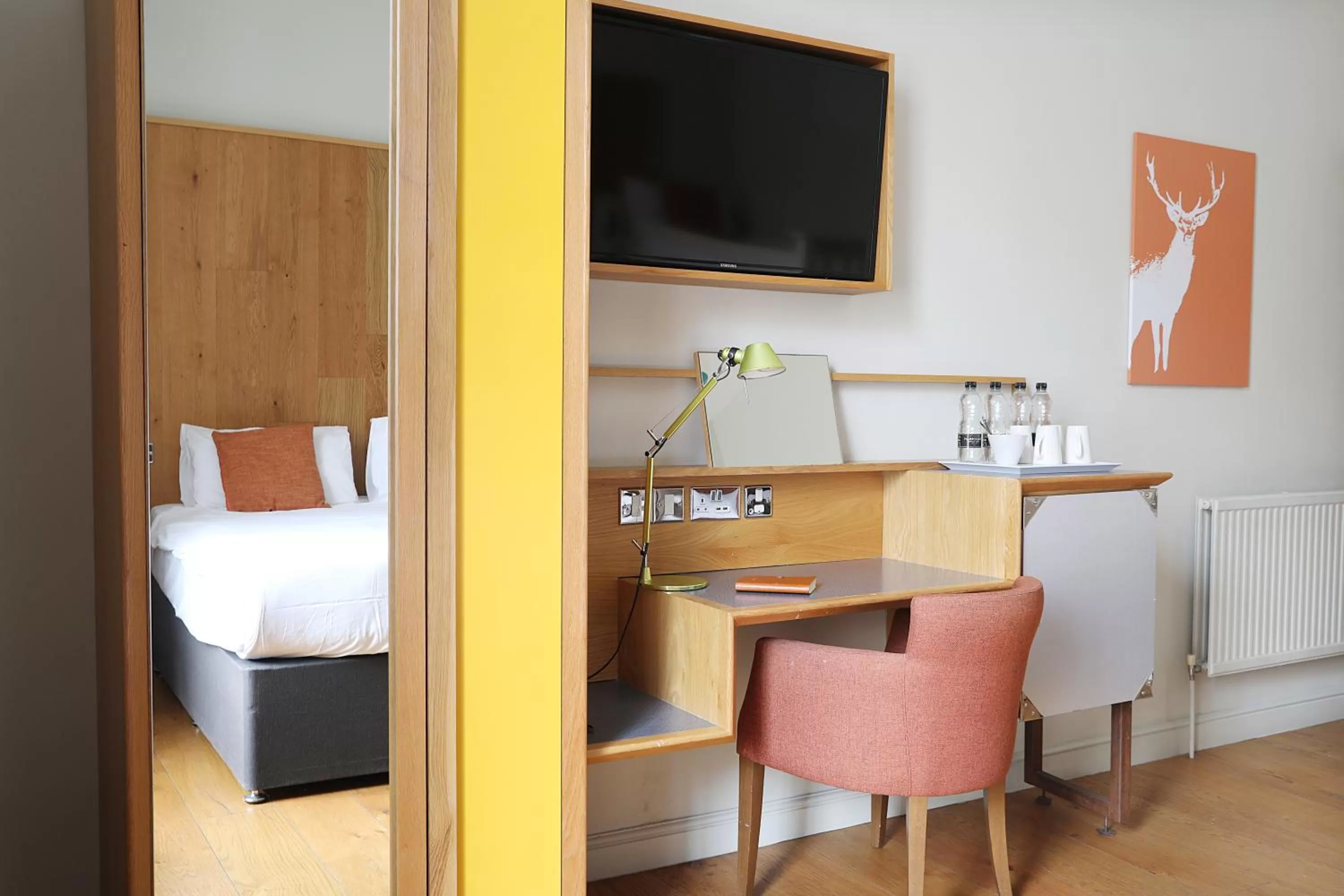 TV and multimedia in Cairn Hotel & Apartments