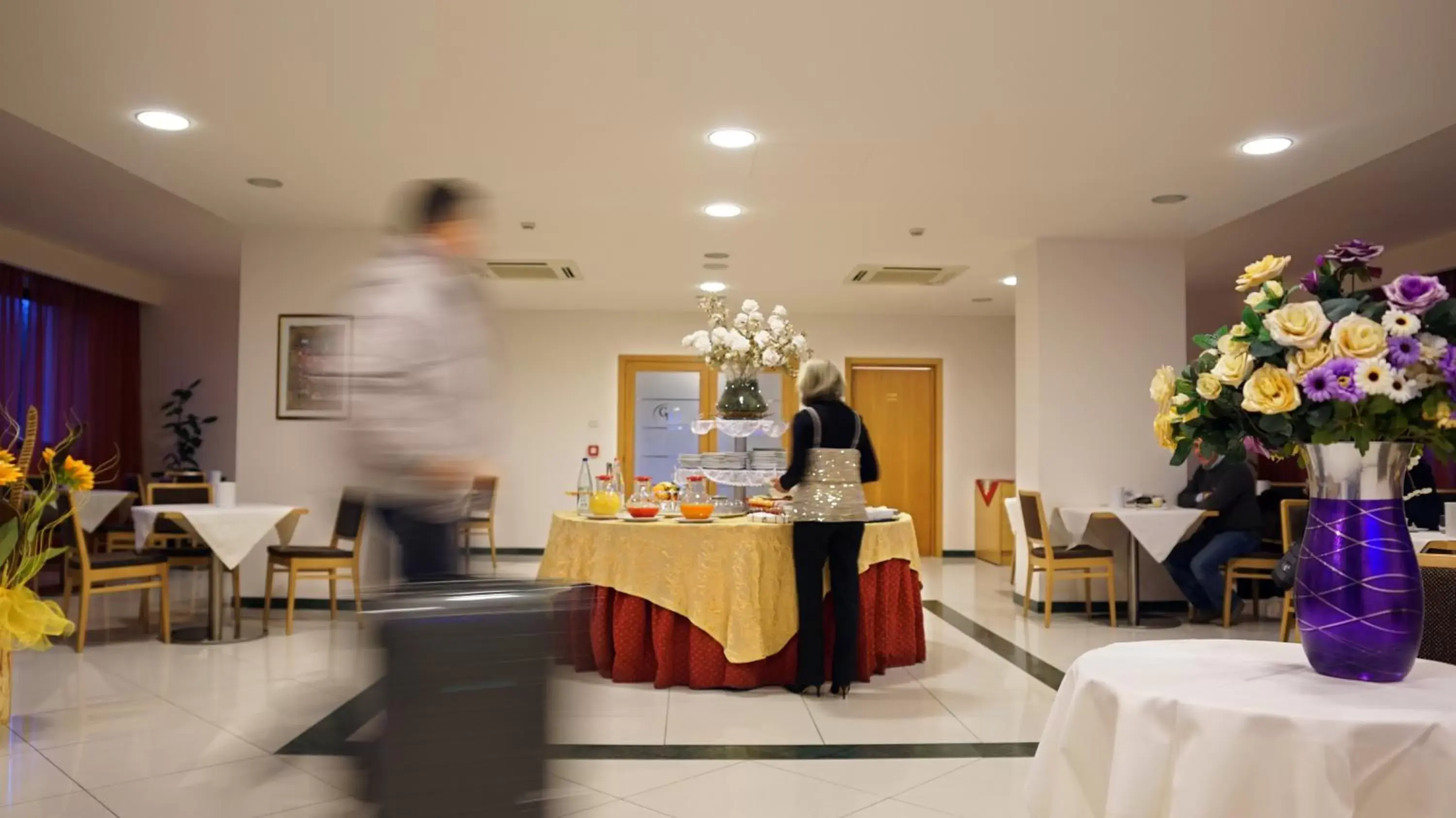 Decorative detail, Restaurant/Places to Eat in Garden Hotel