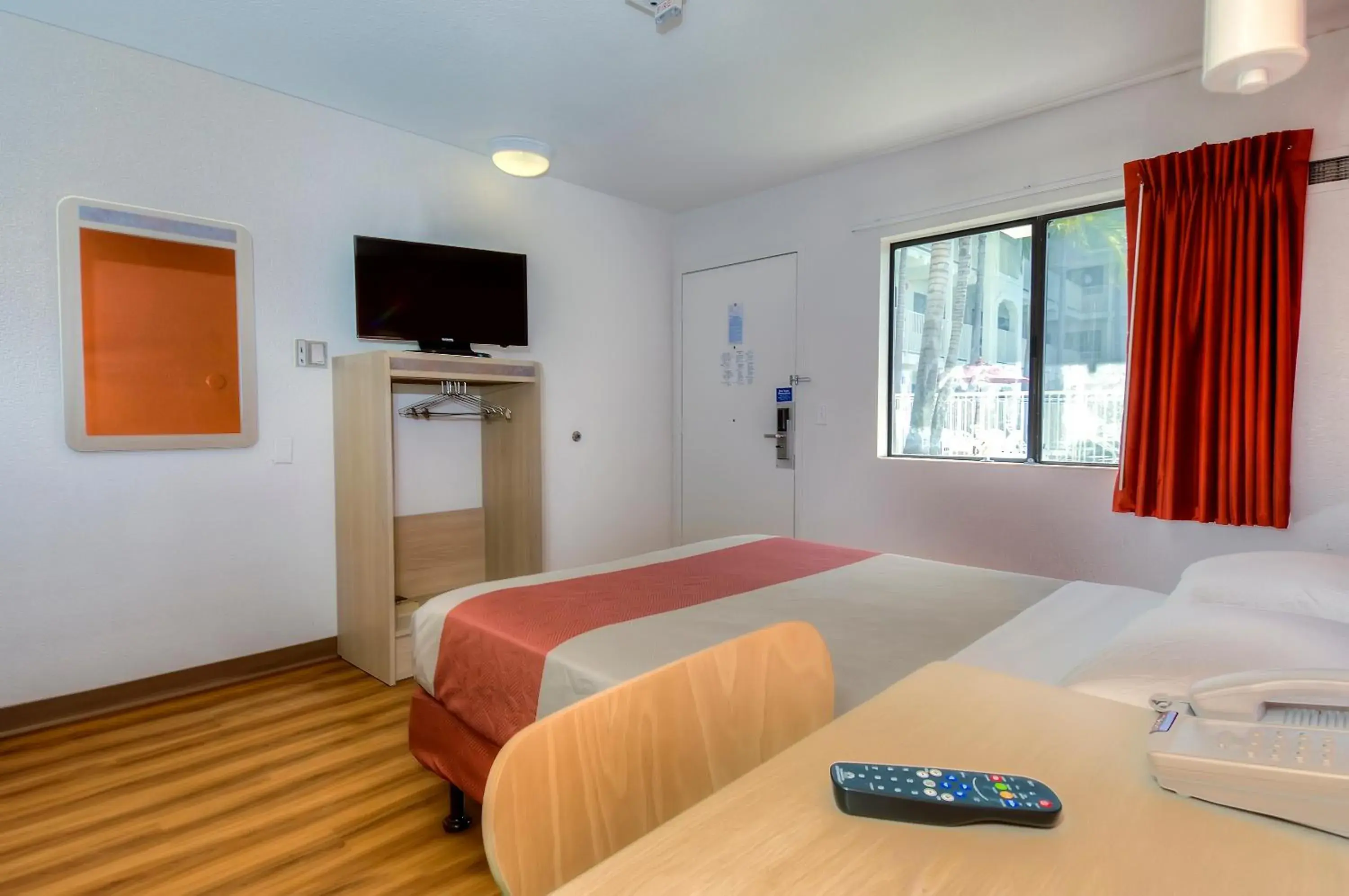 Bedroom, TV/Entertainment Center in Motel 6-Oceanside, CA