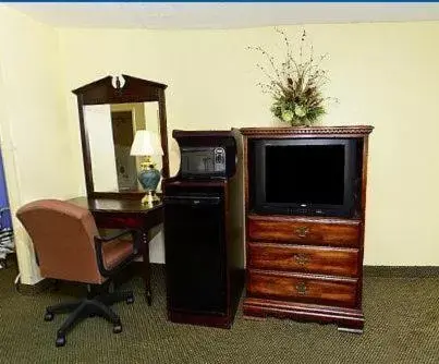 TV/Entertainment Center in America's Best Value Inn and Suites