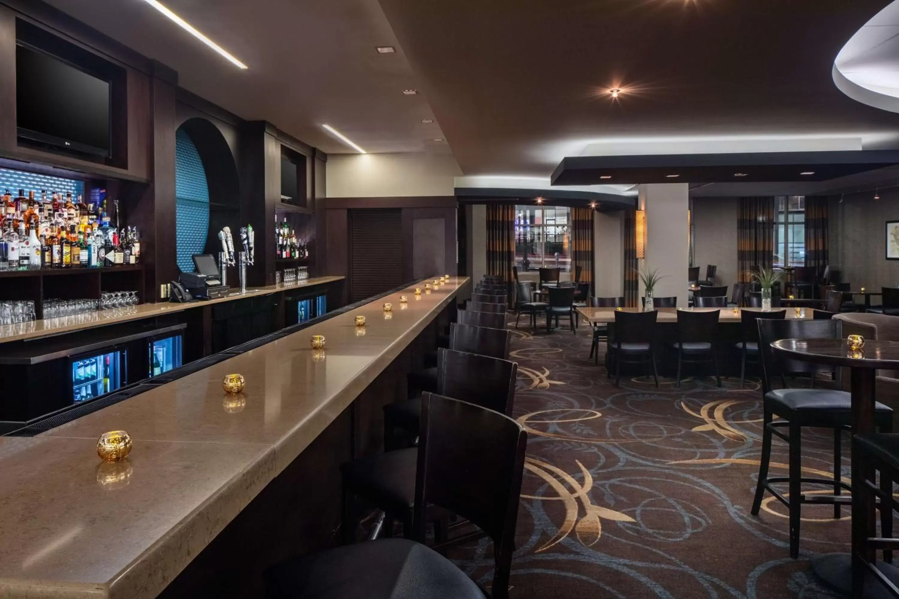 Lounge or bar, Restaurant/Places to Eat in DoubleTree by Hilton Silver Spring Washington DC North