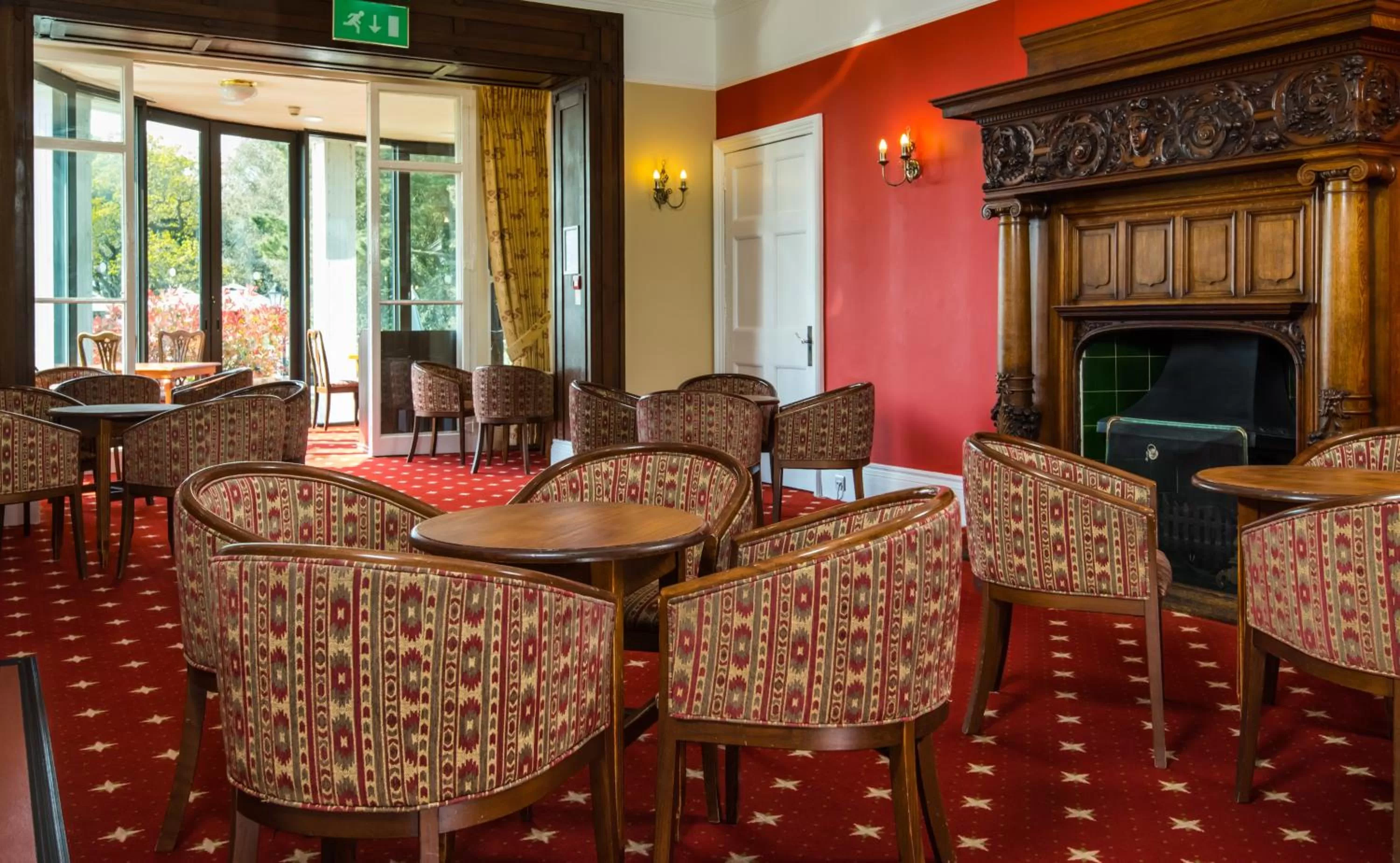 Communal lounge/ TV room in Cliffden Hotel