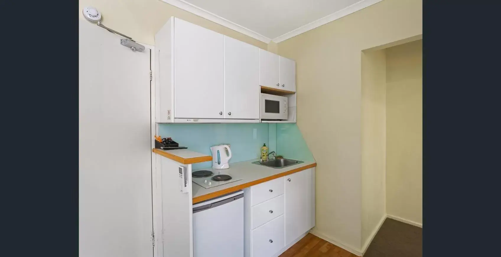 Kitchen/Kitchenette in Knightsbridge Apartments