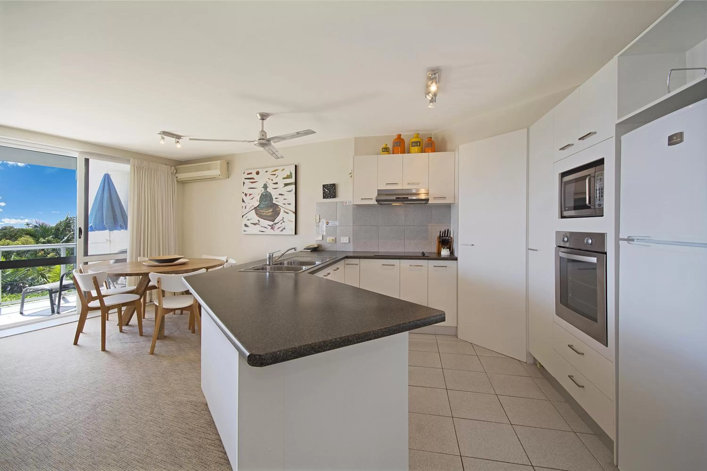 Kitchen or kitchenette in Sunshine Vista