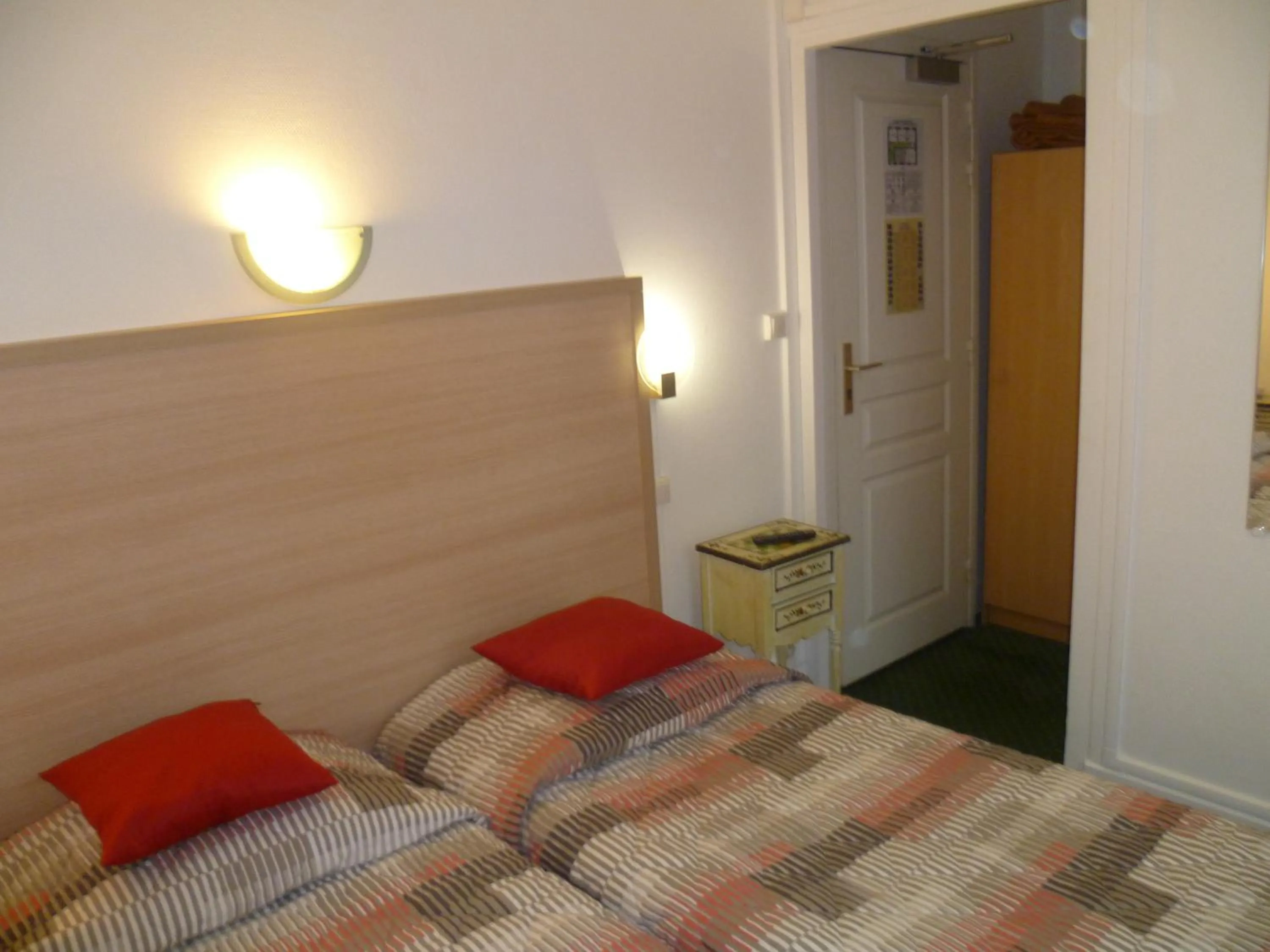 Bed in Hôtel Beauséjour