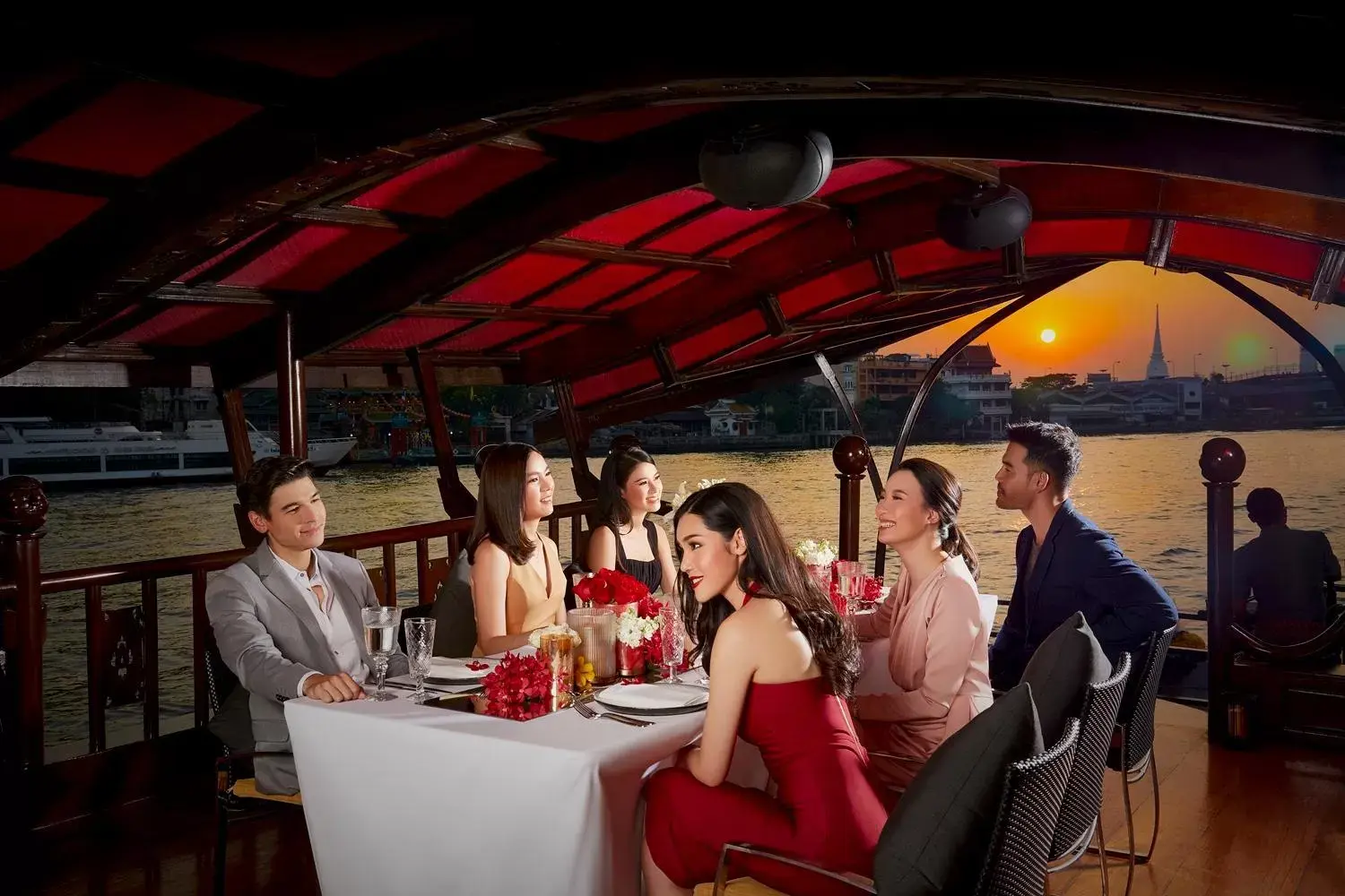 Restaurant/places to eat in Anantara Riverside Bangkok Resort Restaurant/places to eat in Anantara Riverside Bangkok Resort