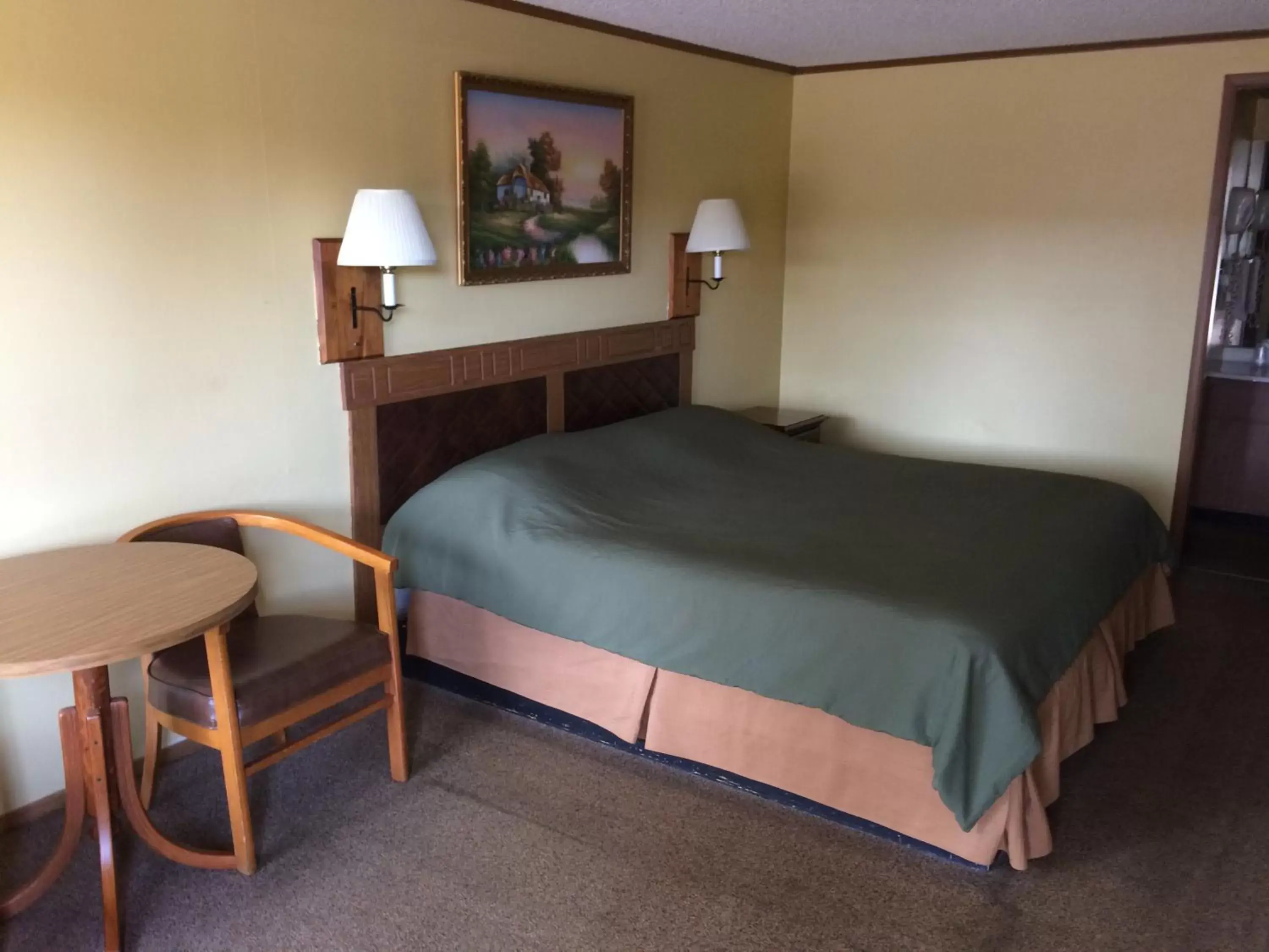 Bedroom, Bed in Arbor Inn of Historic Marshall