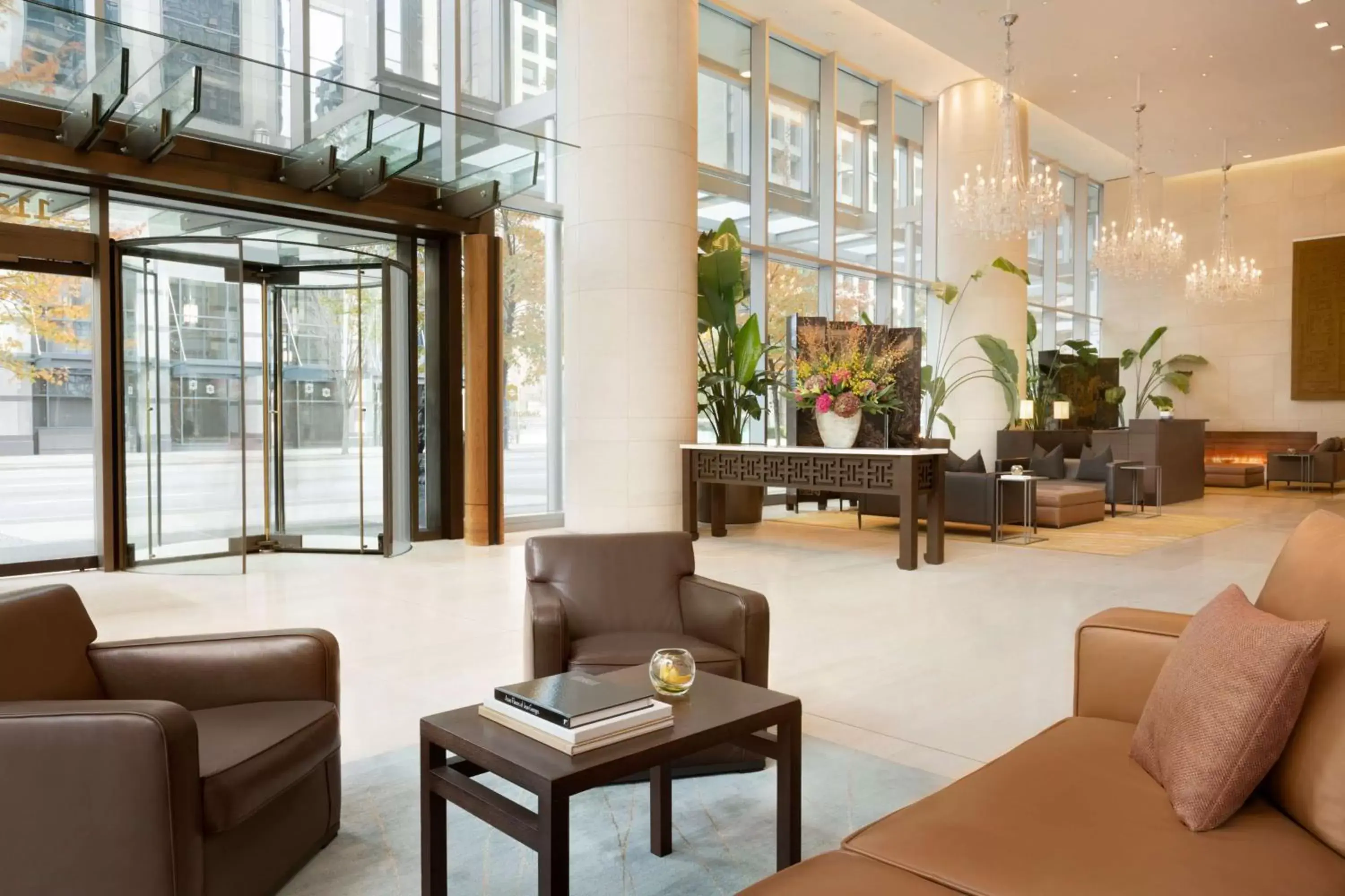 Facade/entrance, Lobby/Reception in Shangri-La Vancouver