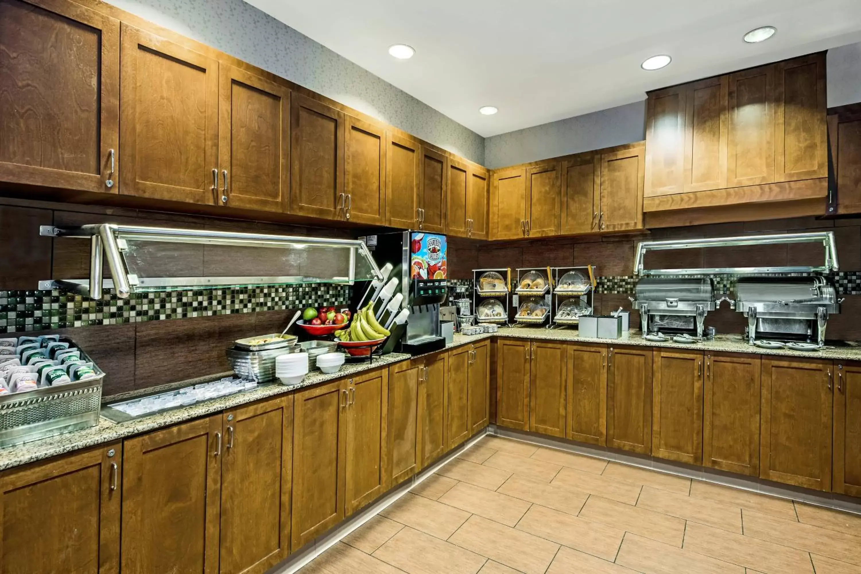 Breakfast, Kitchen/Kitchenette in Residence Inn by Marriott San Antonio SeaWorld / Lackland