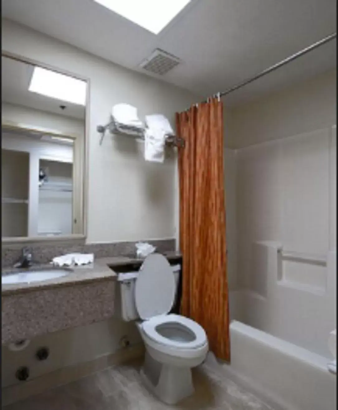 Bathroom in Rodeway Inn South Miami - Coral Gables South Miami
