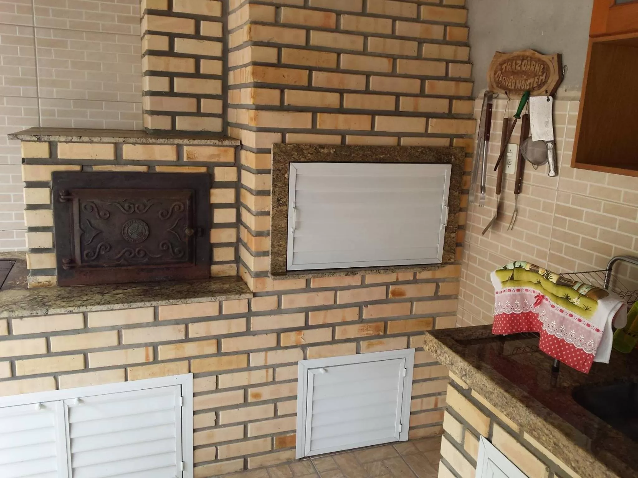 Communal kitchen in Pousada Tio Tonho