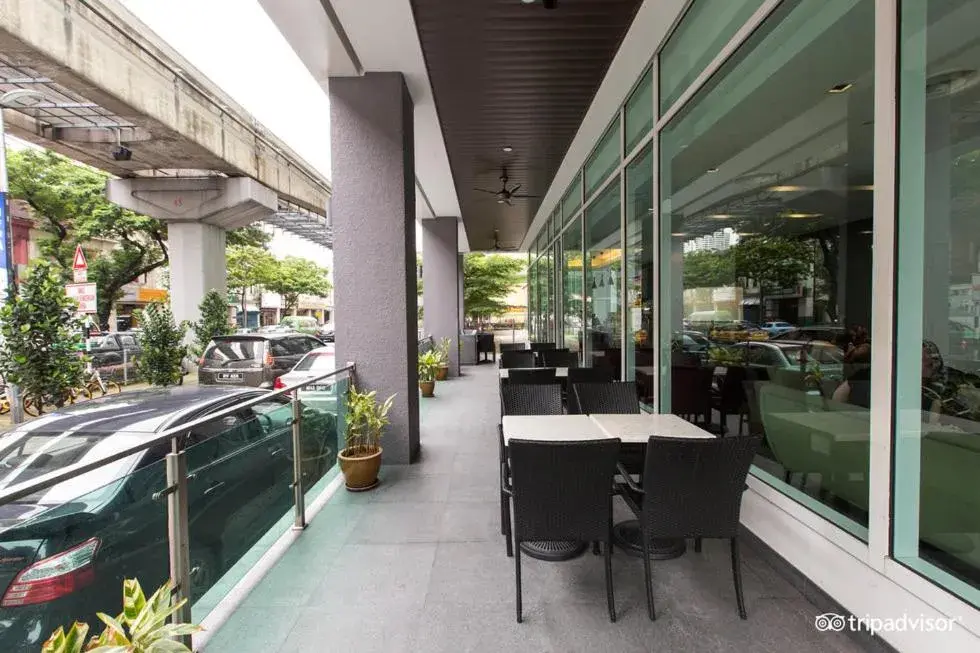 Lobby or reception, Balcony/Terrace in WP Hotel