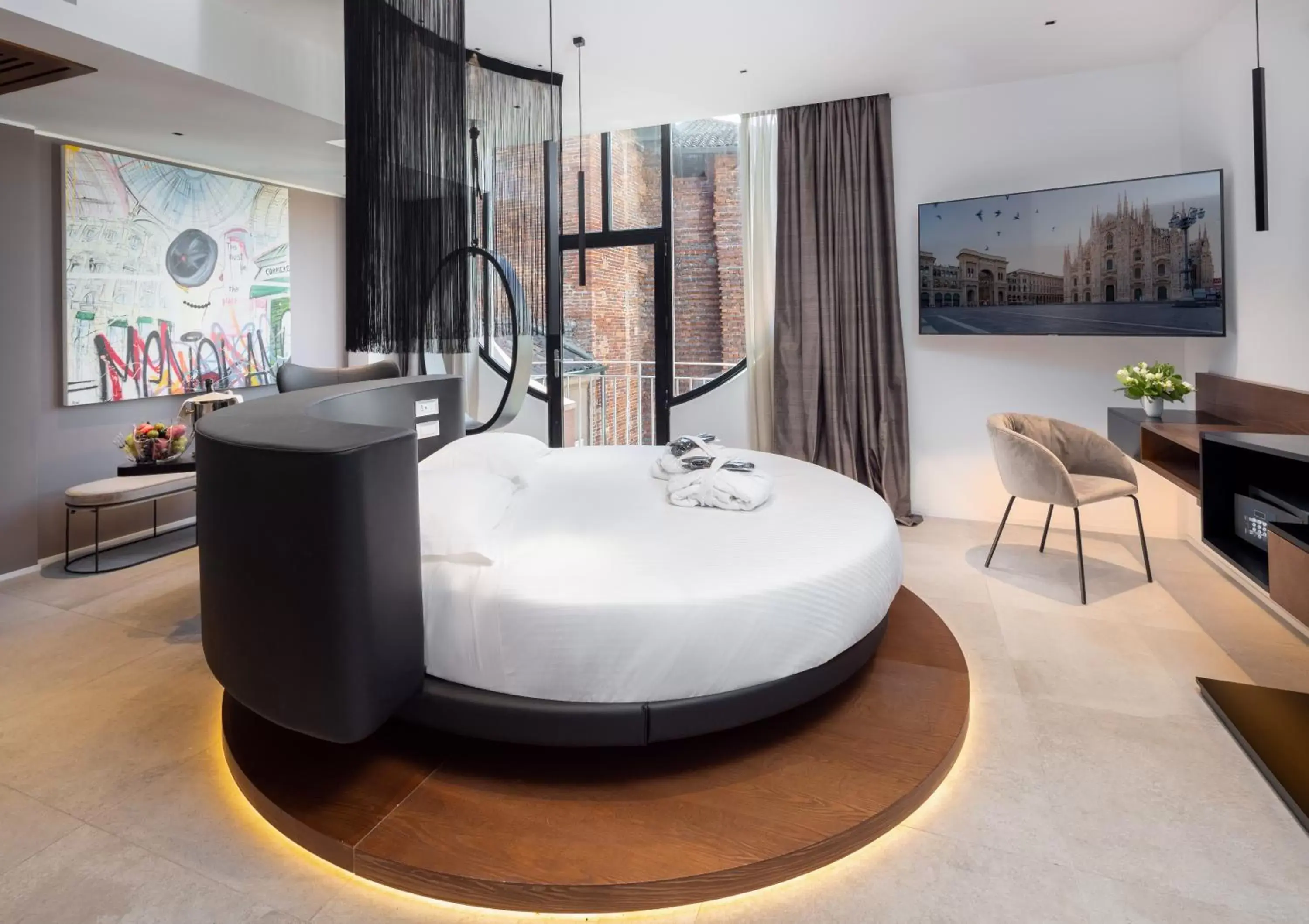 TV and multimedia, Bed in The Corner Duomo Hotel TV and multimedia, Bed in The Corner Duomo Hotel