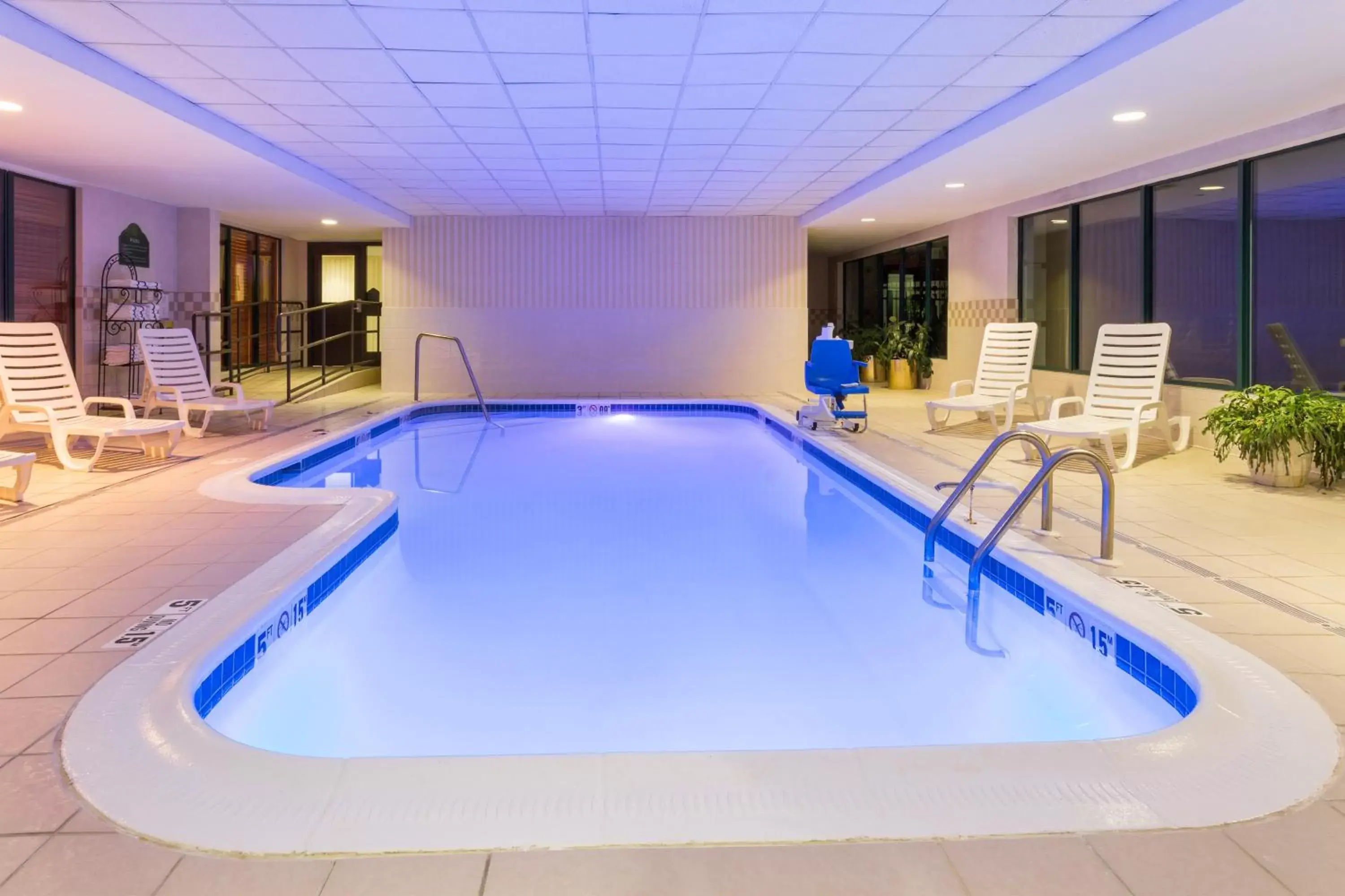 Swimming Pool in Holiday Inn - Belcamp - Aberdeen Area, an IHG Hotel